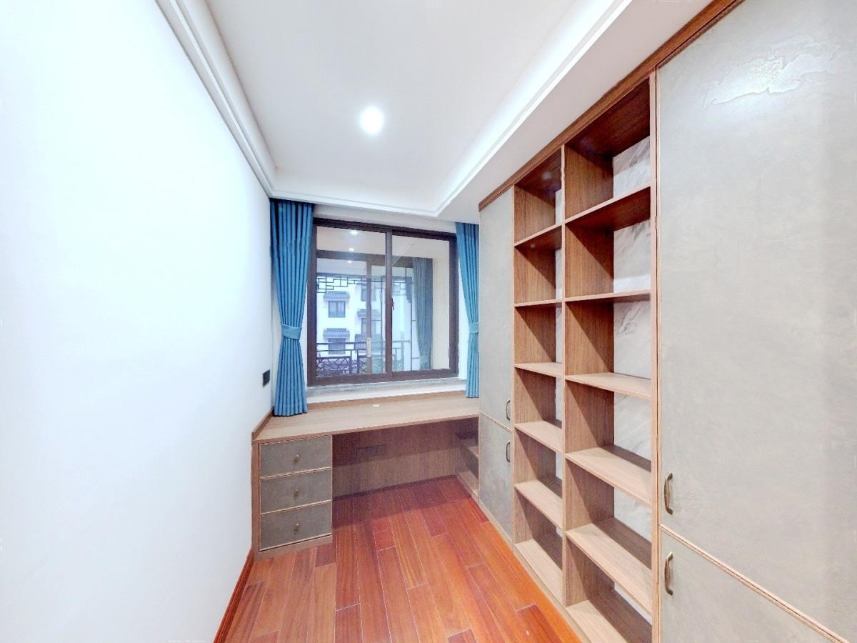 九里兰亭 4室2厅4卫 328m&sup2;