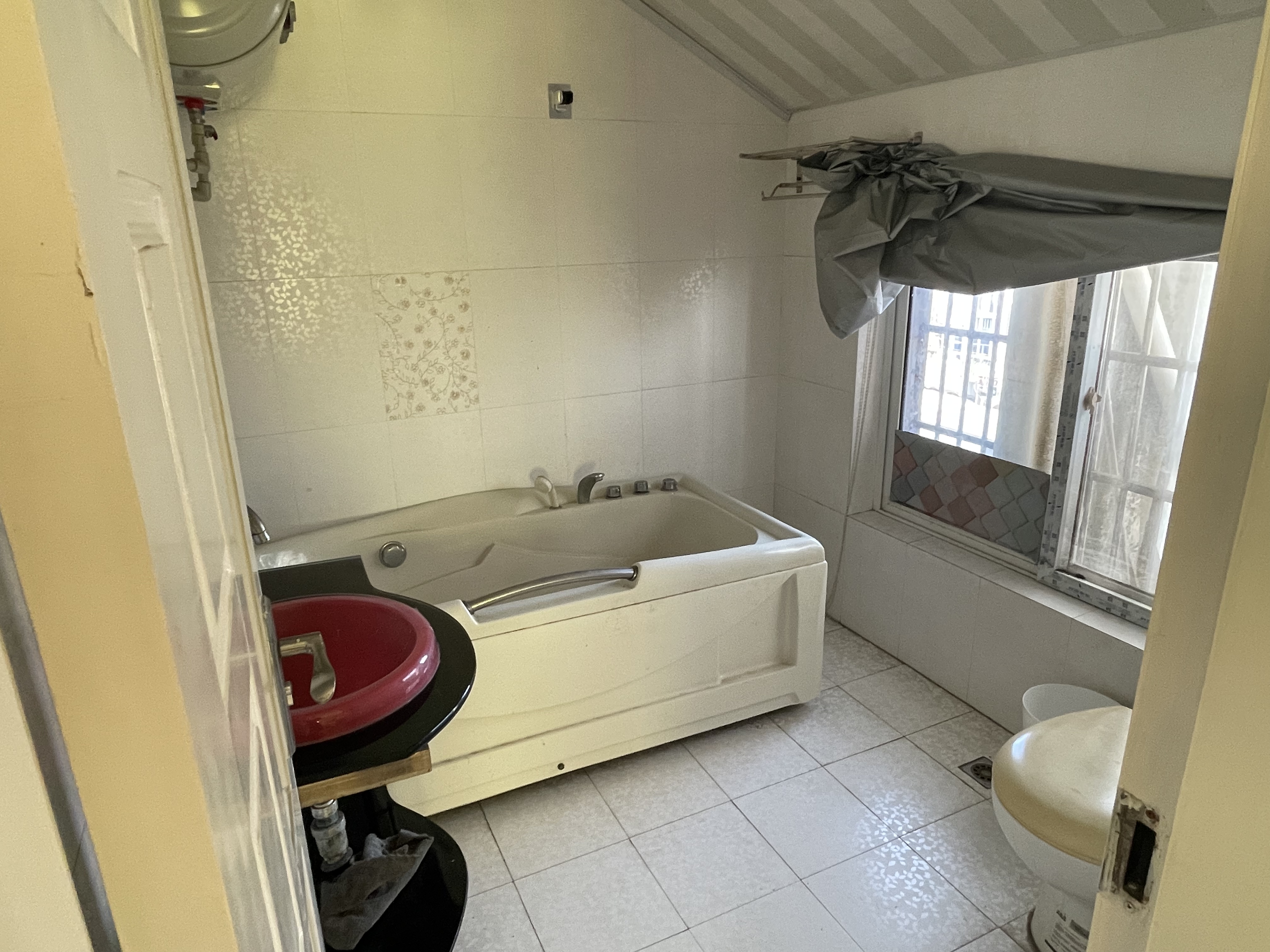 虹桥新苑 3室1厅1卫 64.00m&sup2;