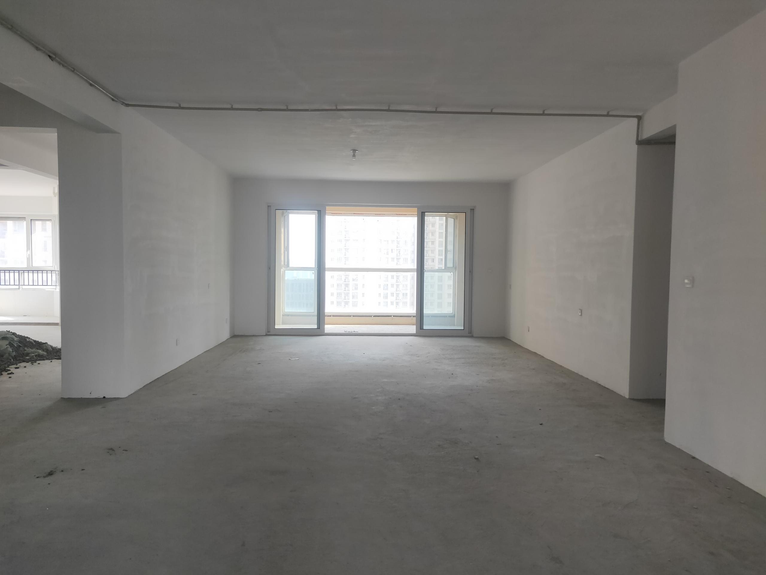 中南世纪花城三期 5室2厅3卫 275m²