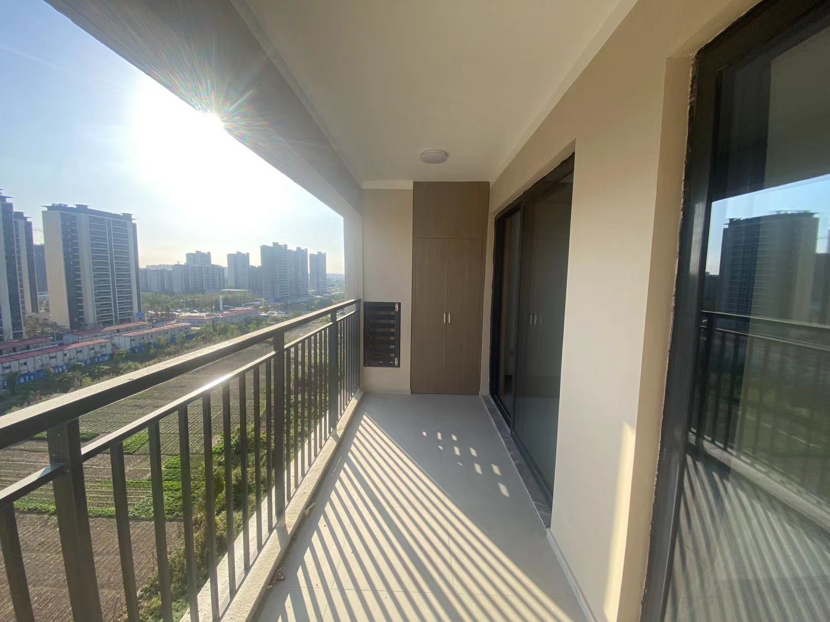 卓越华宸世纪 3室2厅2卫 101m&sup2;