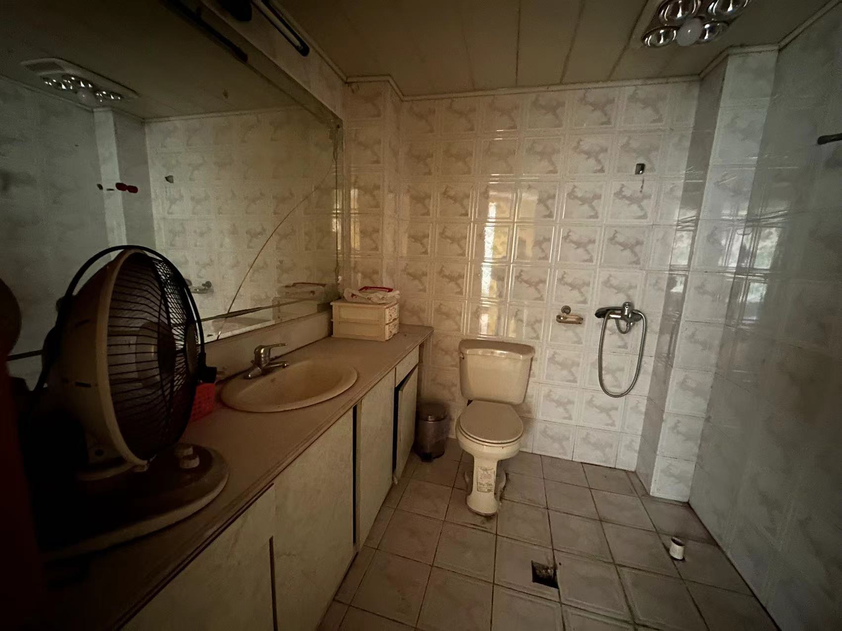 威美公寓 4室2厅2卫 150.00m&sup2;
