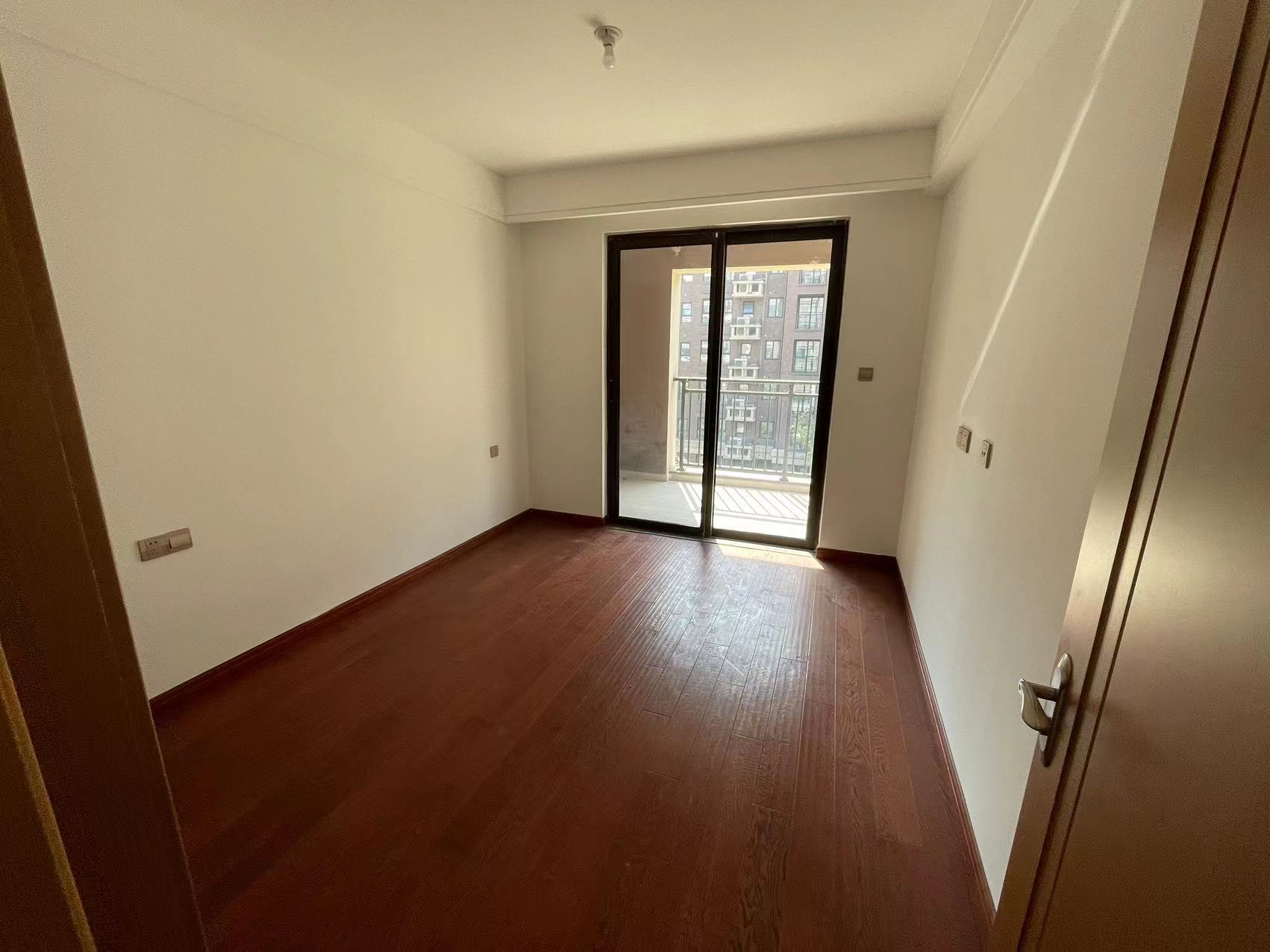 林肯公园 4室2厅2卫 145m&sup2;