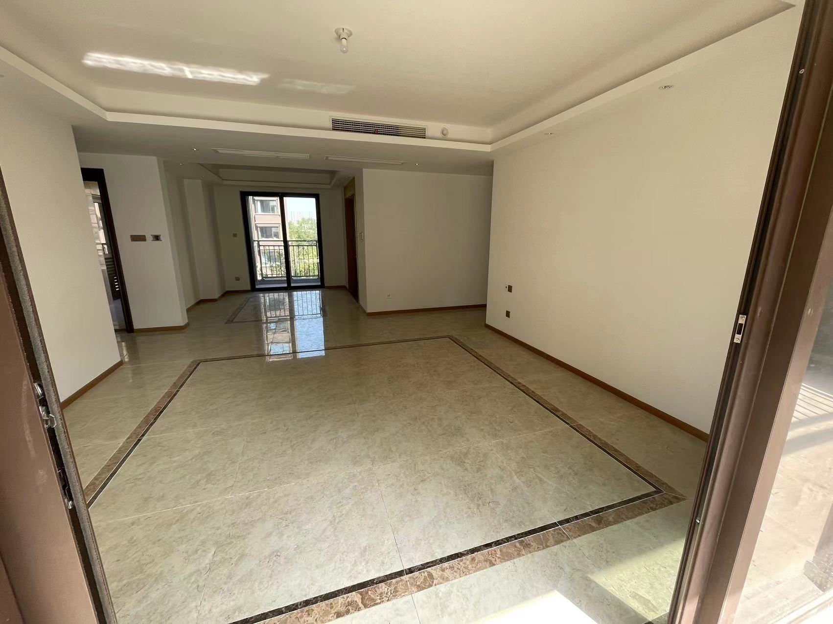 林肯公园 4室2厅2卫 145m&sup2;