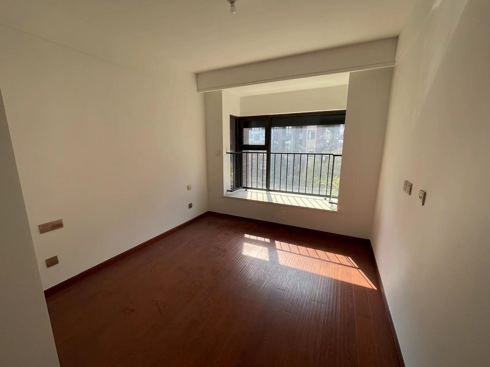 林肯公园 4室2厅2卫 145m&sup2;