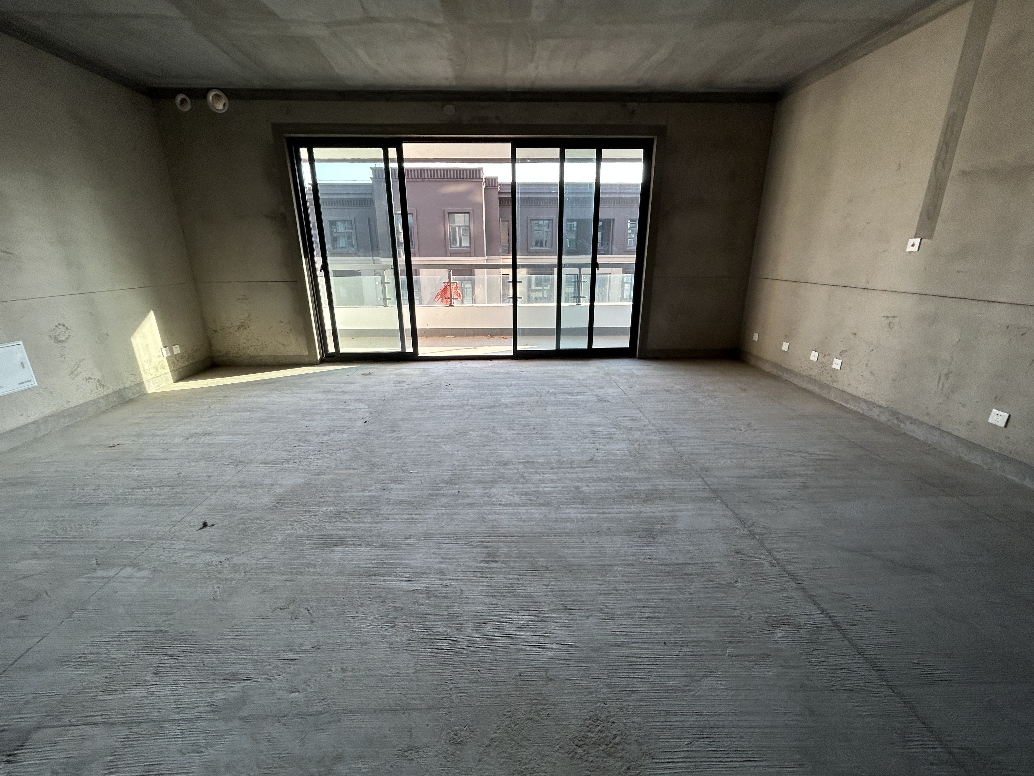神辉上麟府 4室2厅3卫 189m²