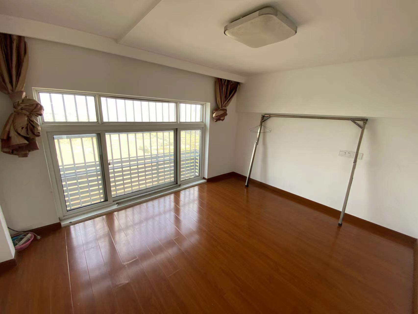 百花大厦 2室2厅1卫 58m&sup2;