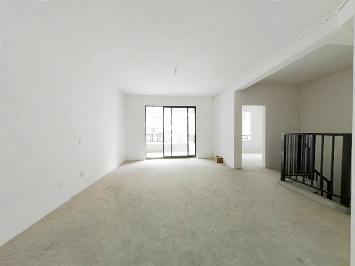 盛和九里香堤 4室2厅2卫 151m²