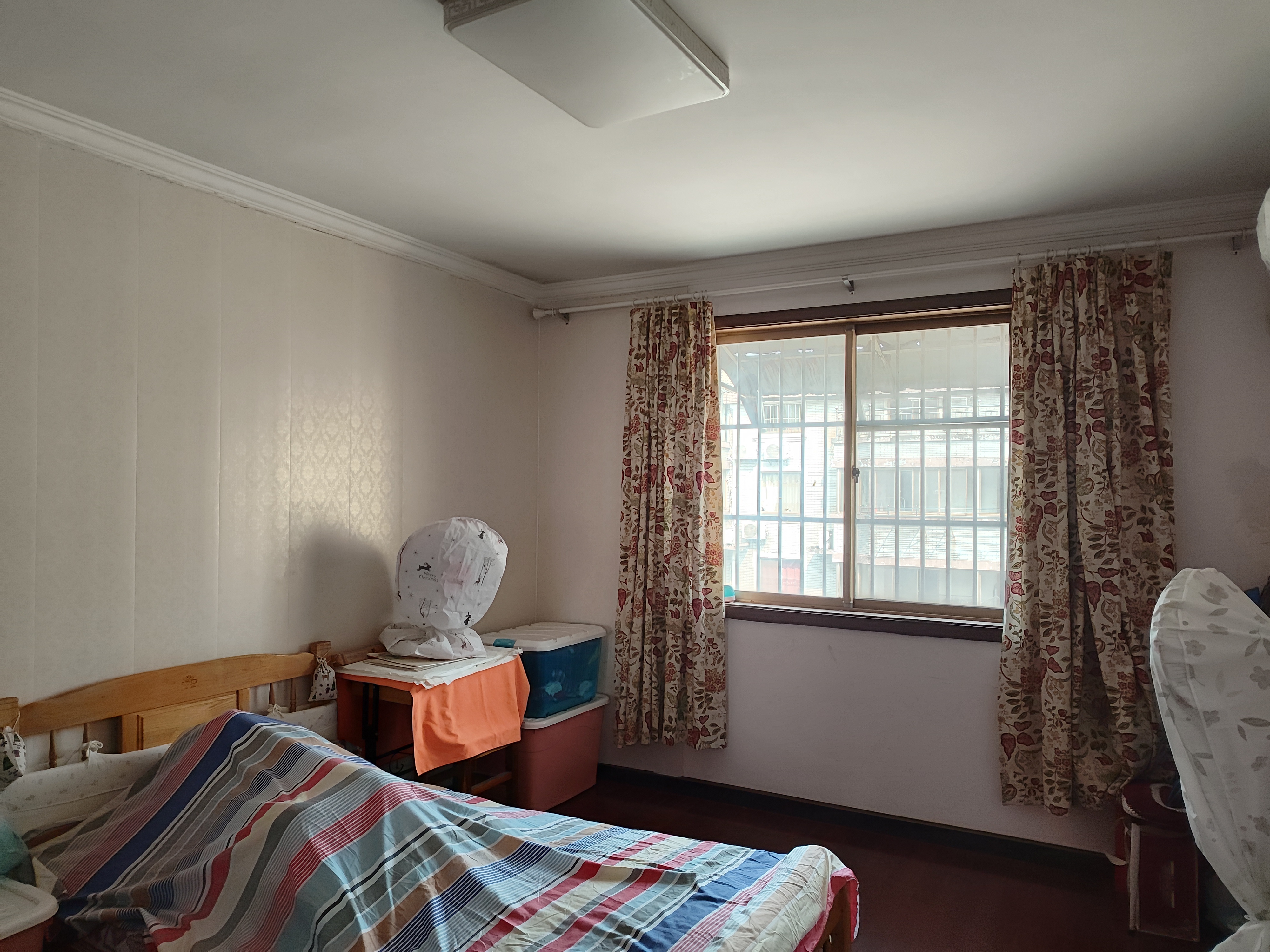 天都花苑 5室2厅2卫 142m&sup2;