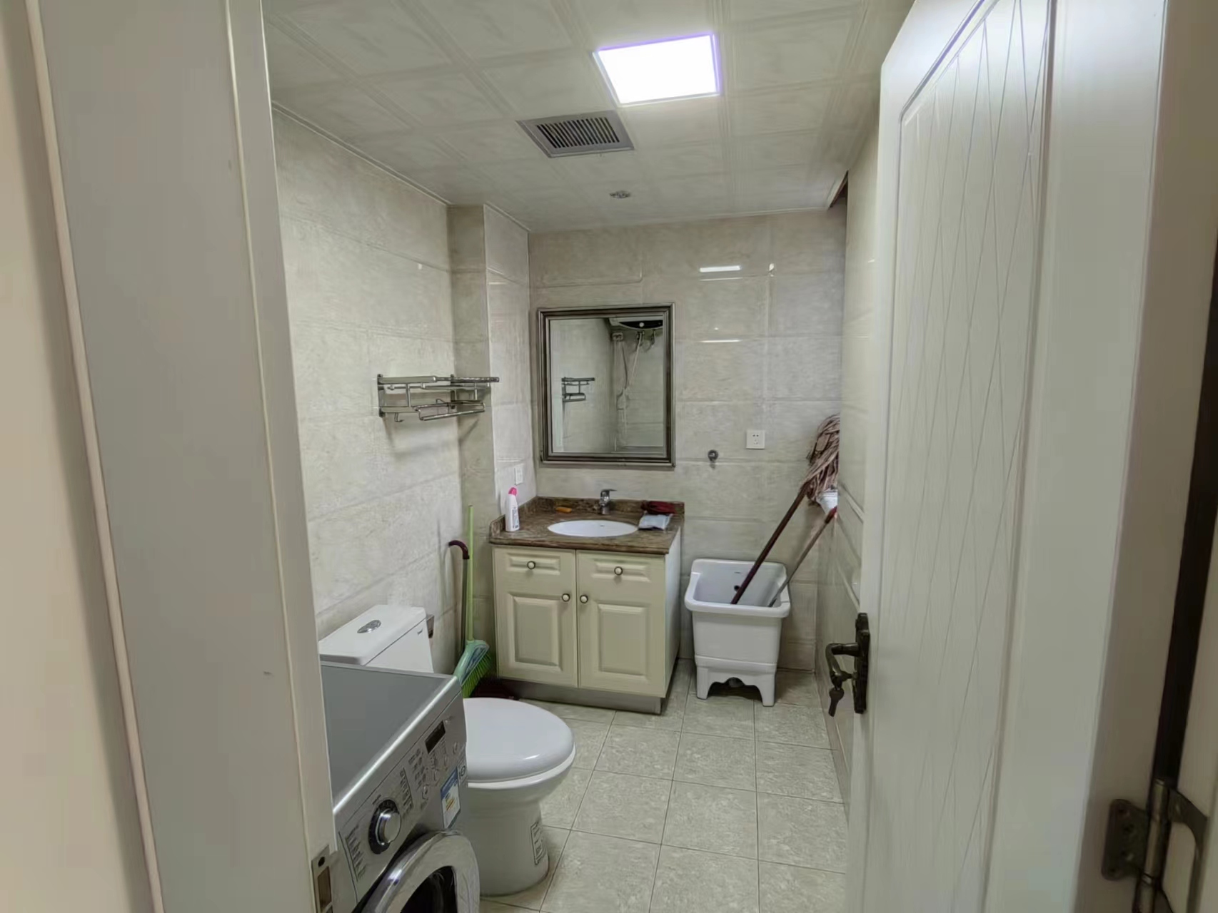 华强城 3室2厅2卫 128.39m²