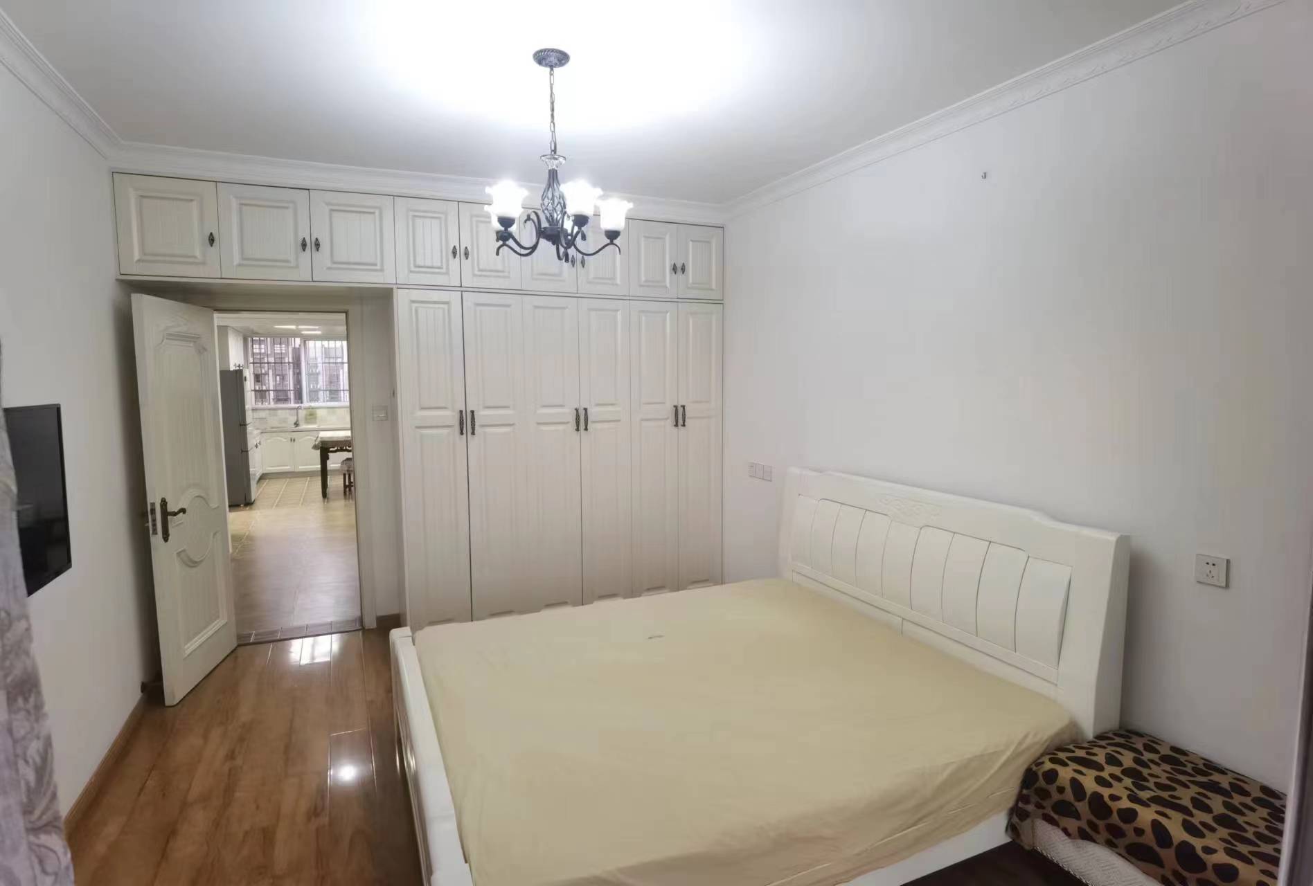 学士府 3室2厅1卫 135.00m&sup2;