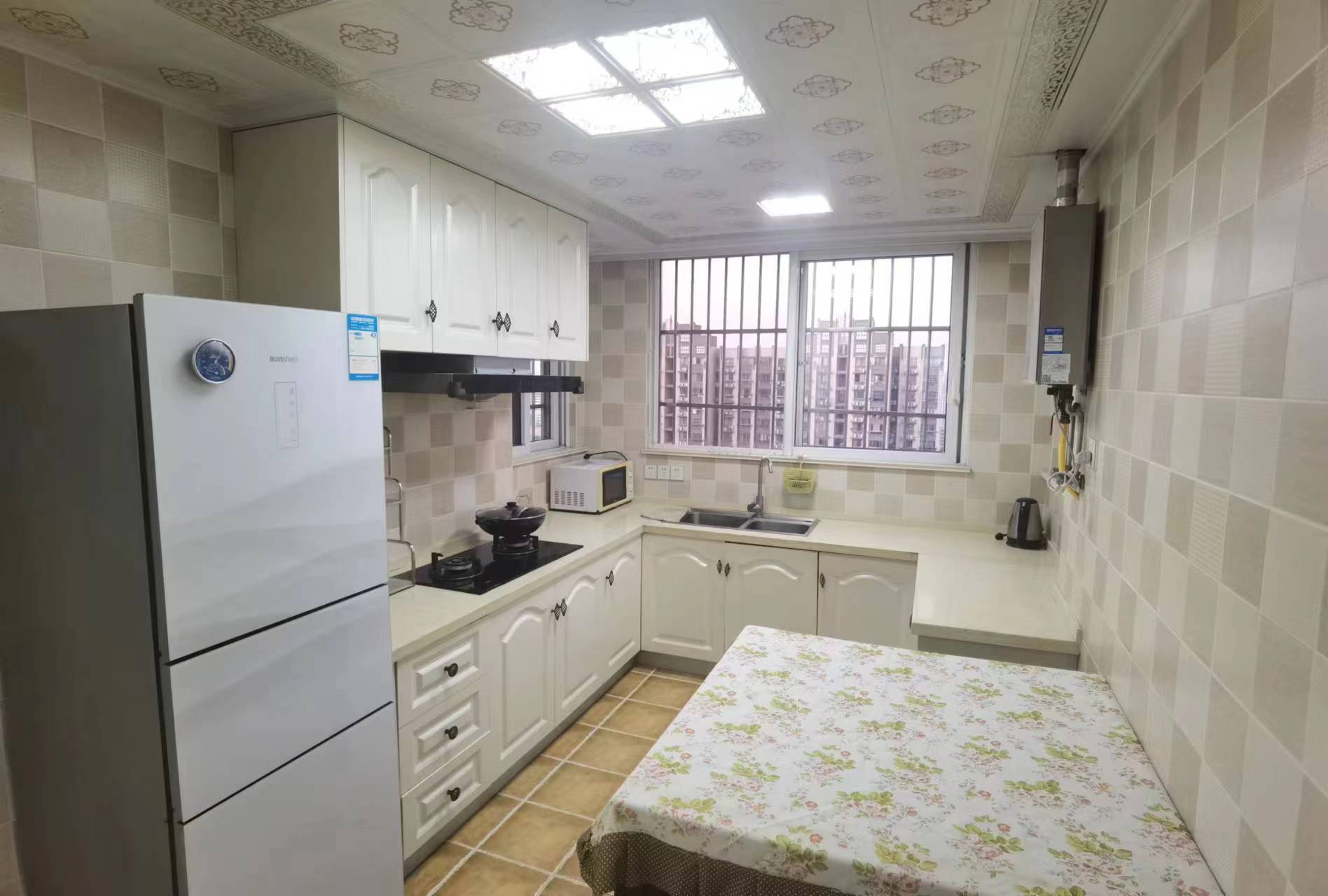 学士府 3室2厅1卫 135.00m&sup2;