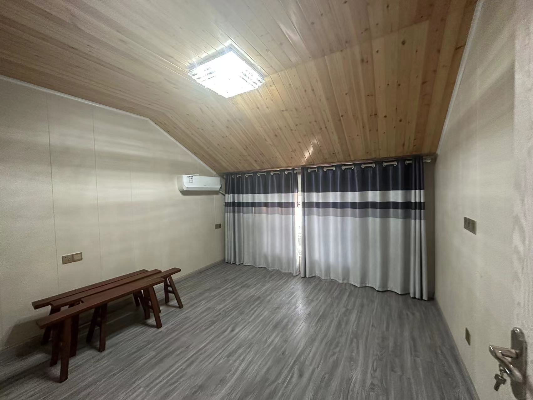 果园社区东大好亿莱 5室2厅2卫 100m²