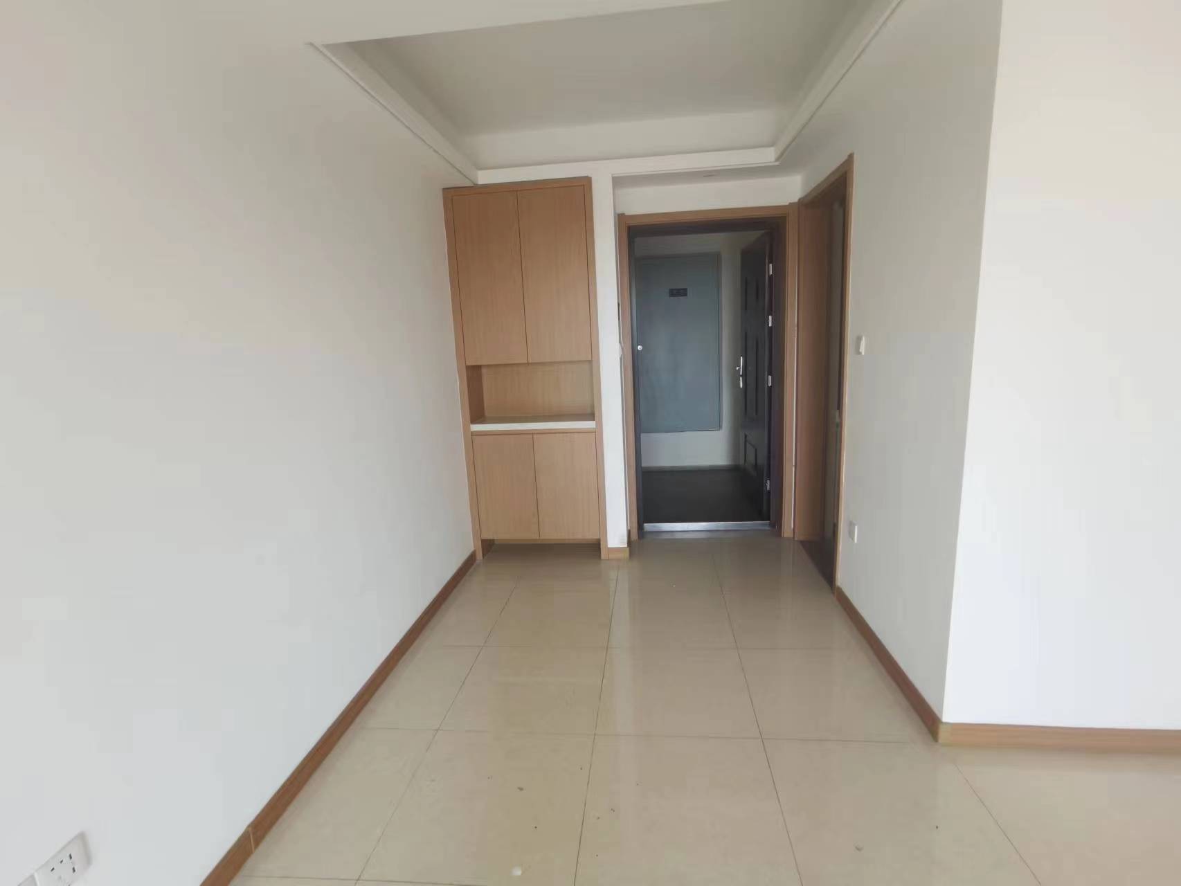 绿地新里城 3室2厅1卫 90m&sup2;