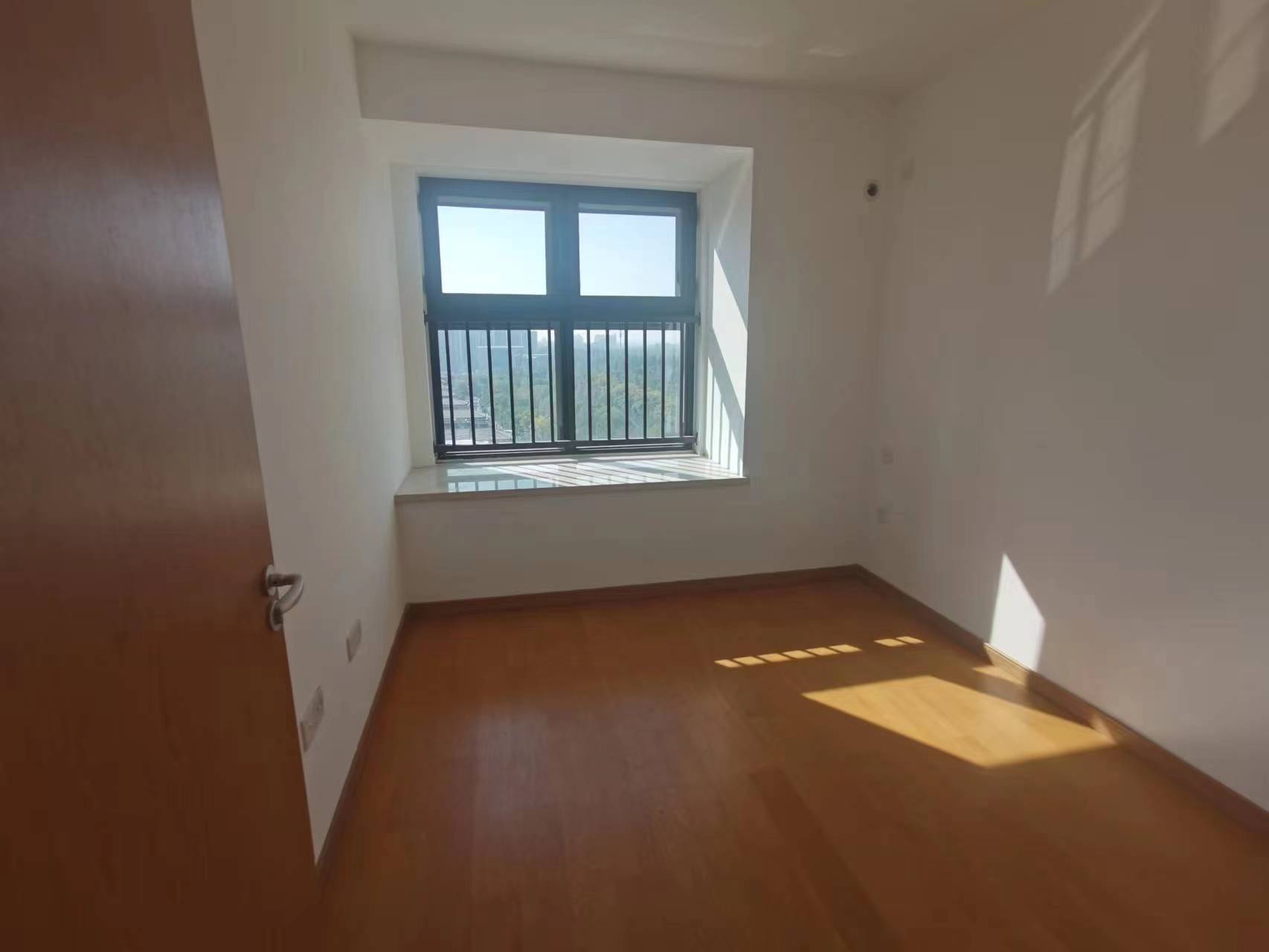 绿地新里城 3室2厅1卫 90m&sup2;