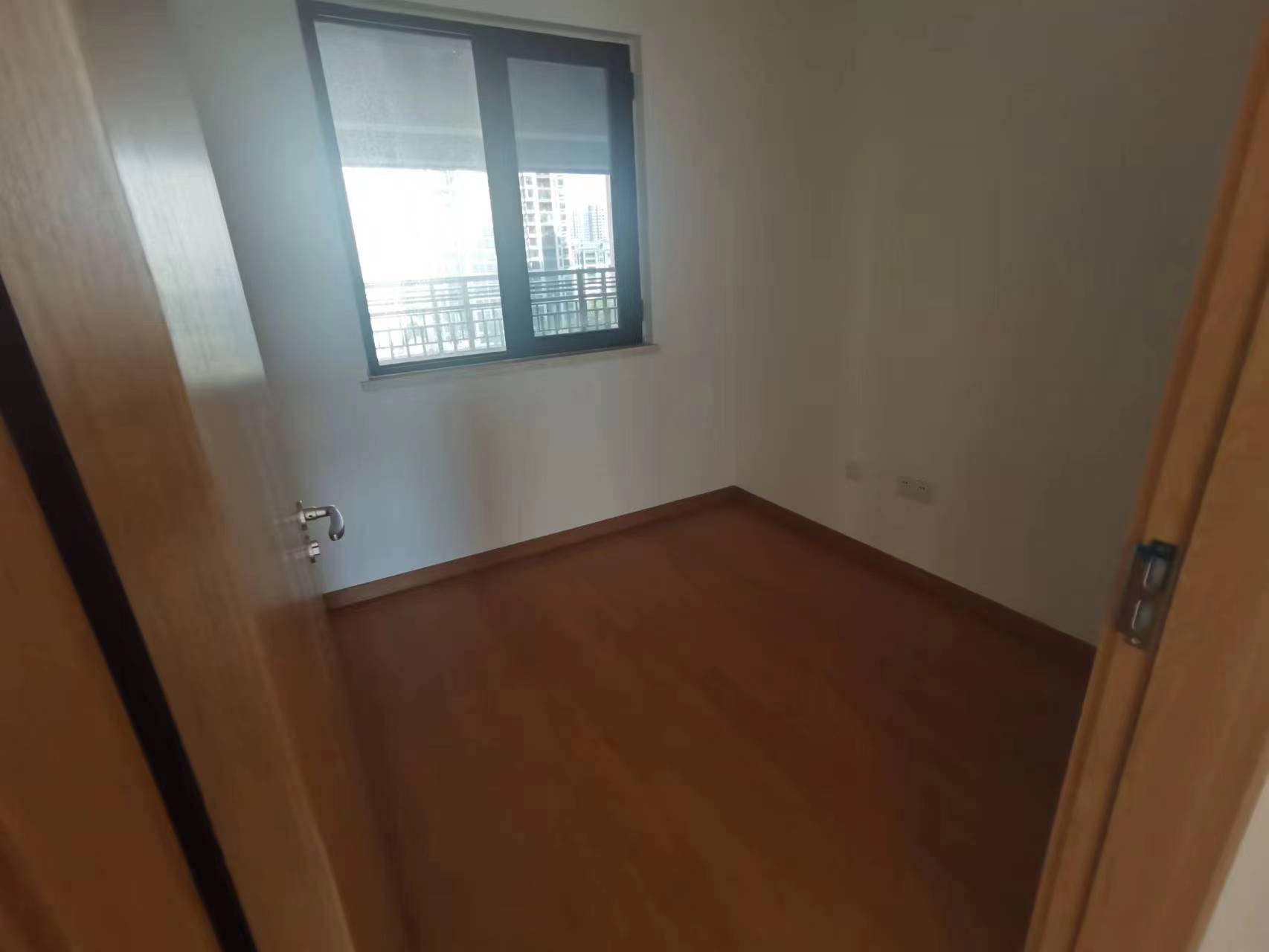 绿地新里城 3室2厅1卫 90m&sup2;