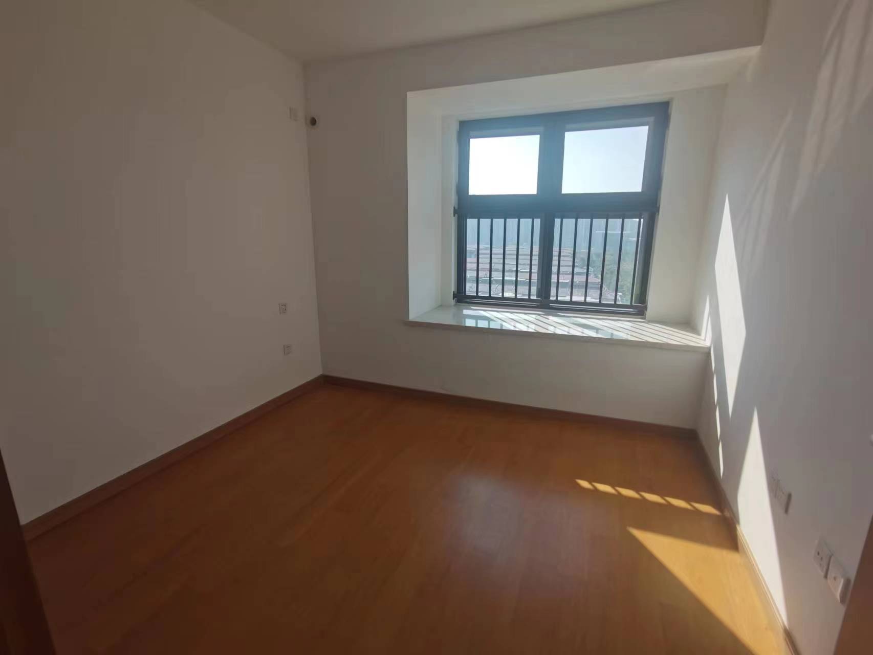 绿地新里城 3室2厅1卫 90m&sup2;