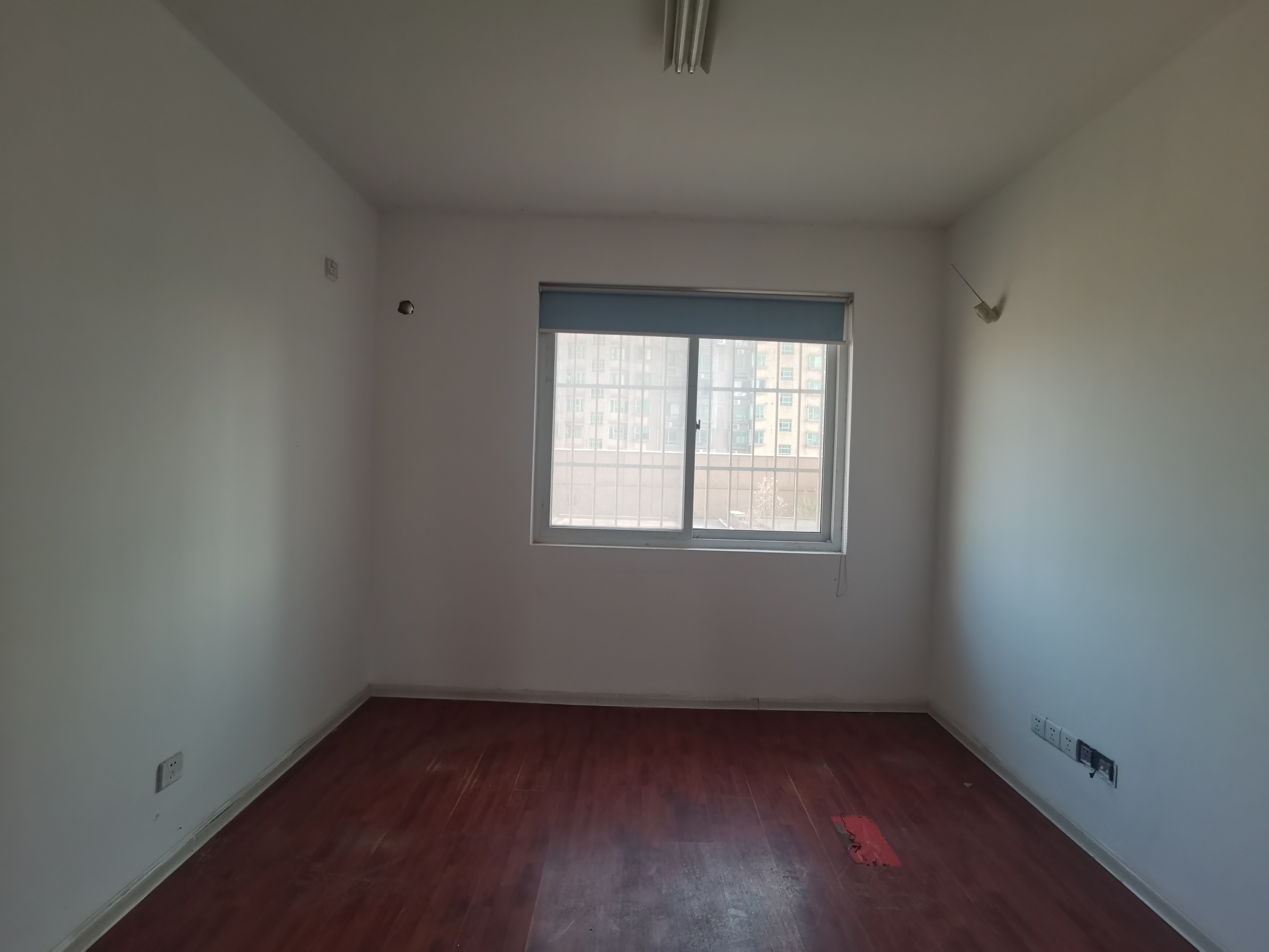 锦峰大厦 4室2厅2卫 165m&sup2;
