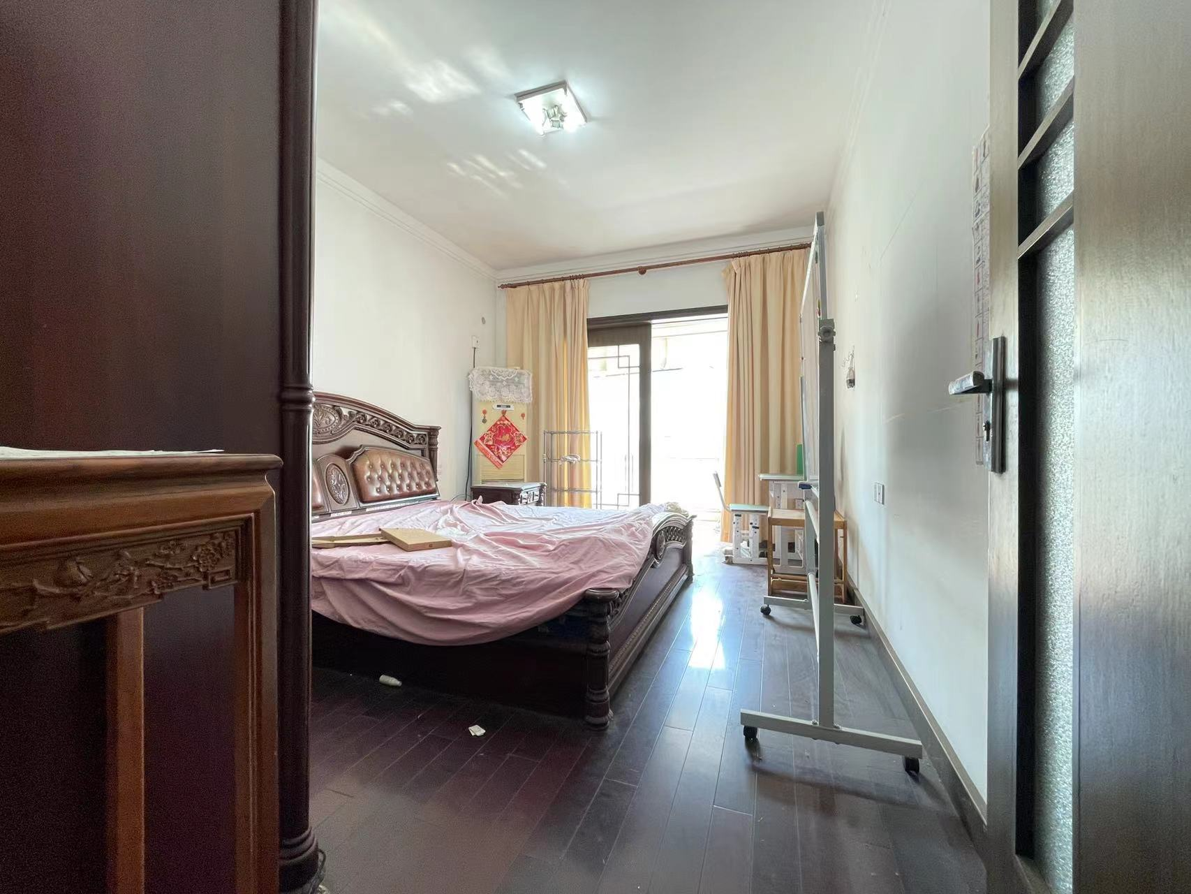 景怡花苑 3室2厅2卫 129m&sup2;