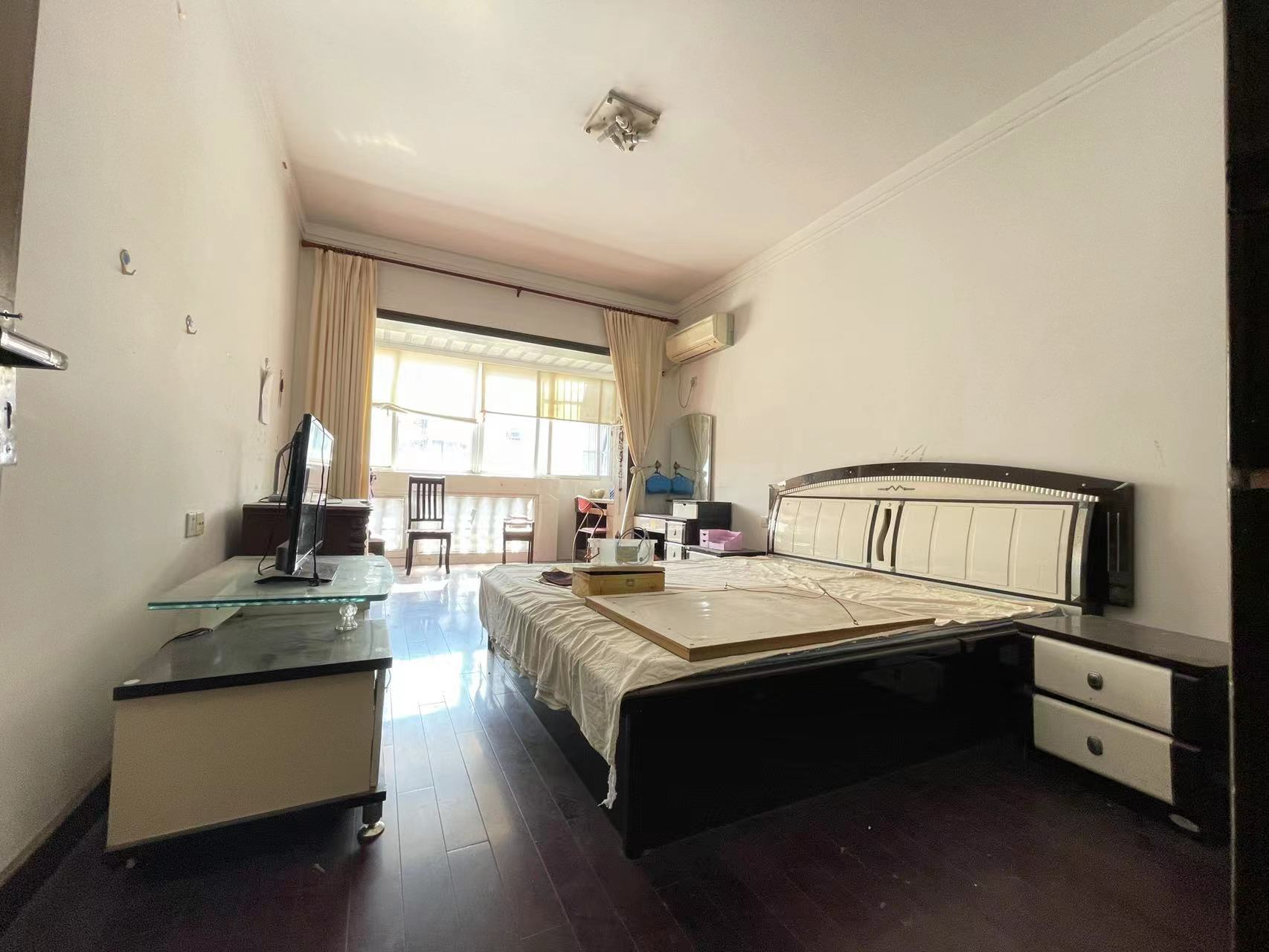 景怡花苑 3室2厅2卫 129m&sup2;