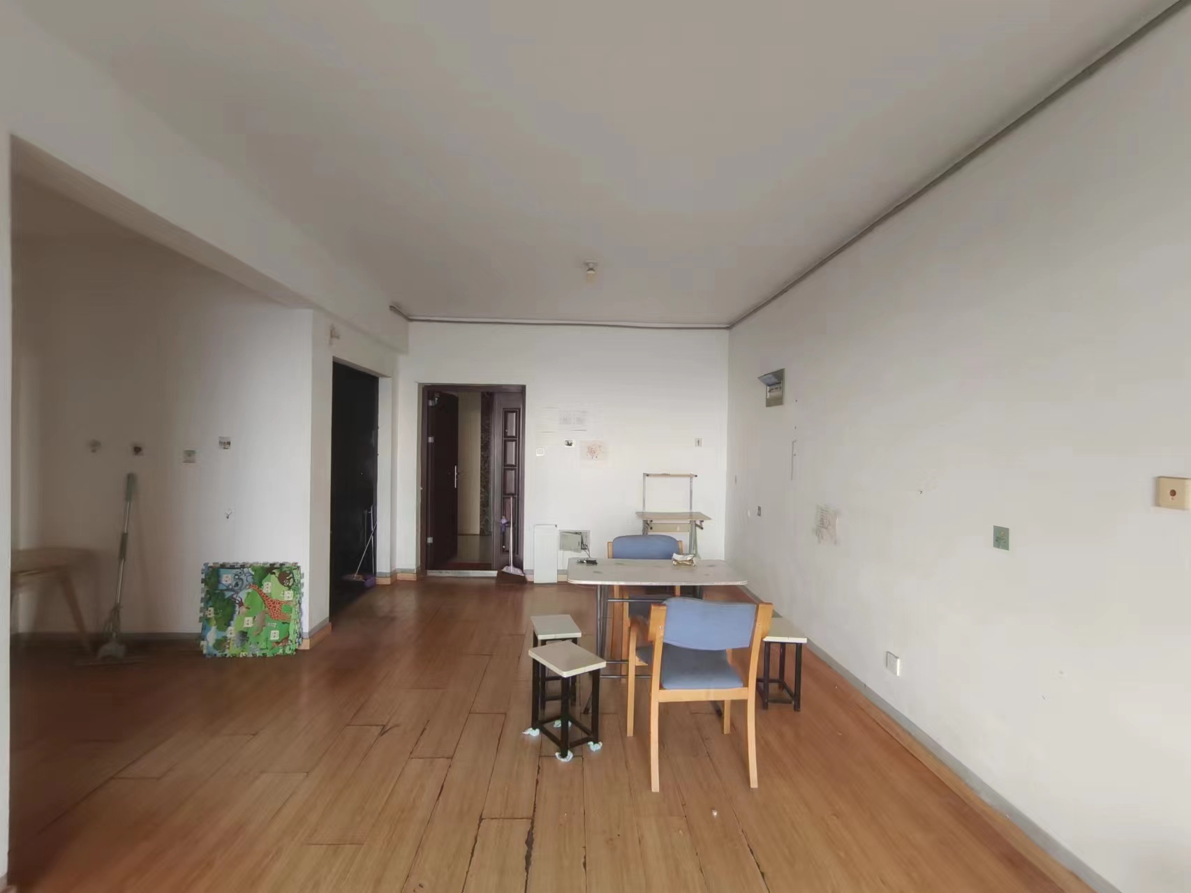 山景水岸 3室2厅1卫 97m&sup2;