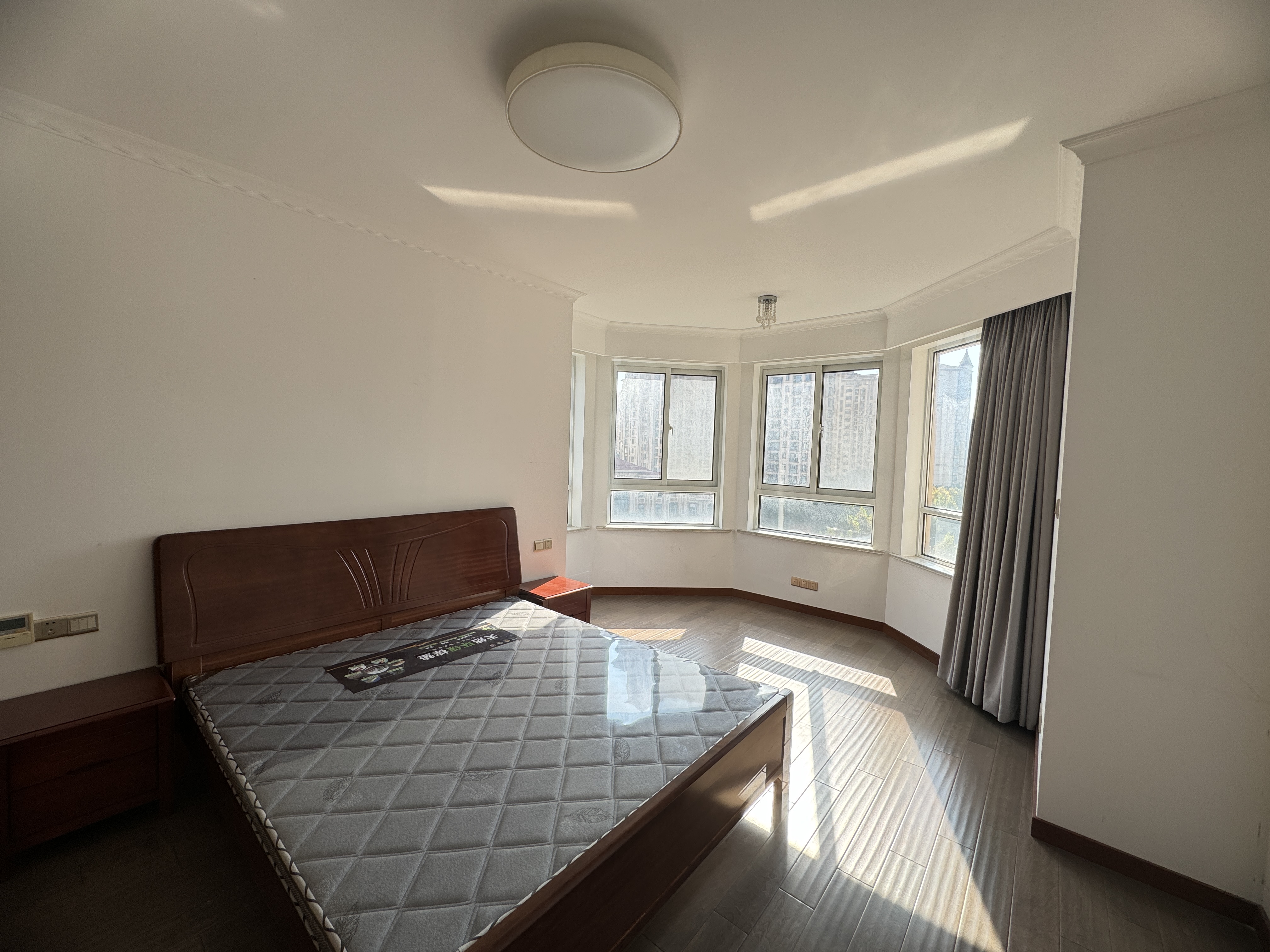 中南世纪花城三期 4室2厅2卫 165m&sup2;