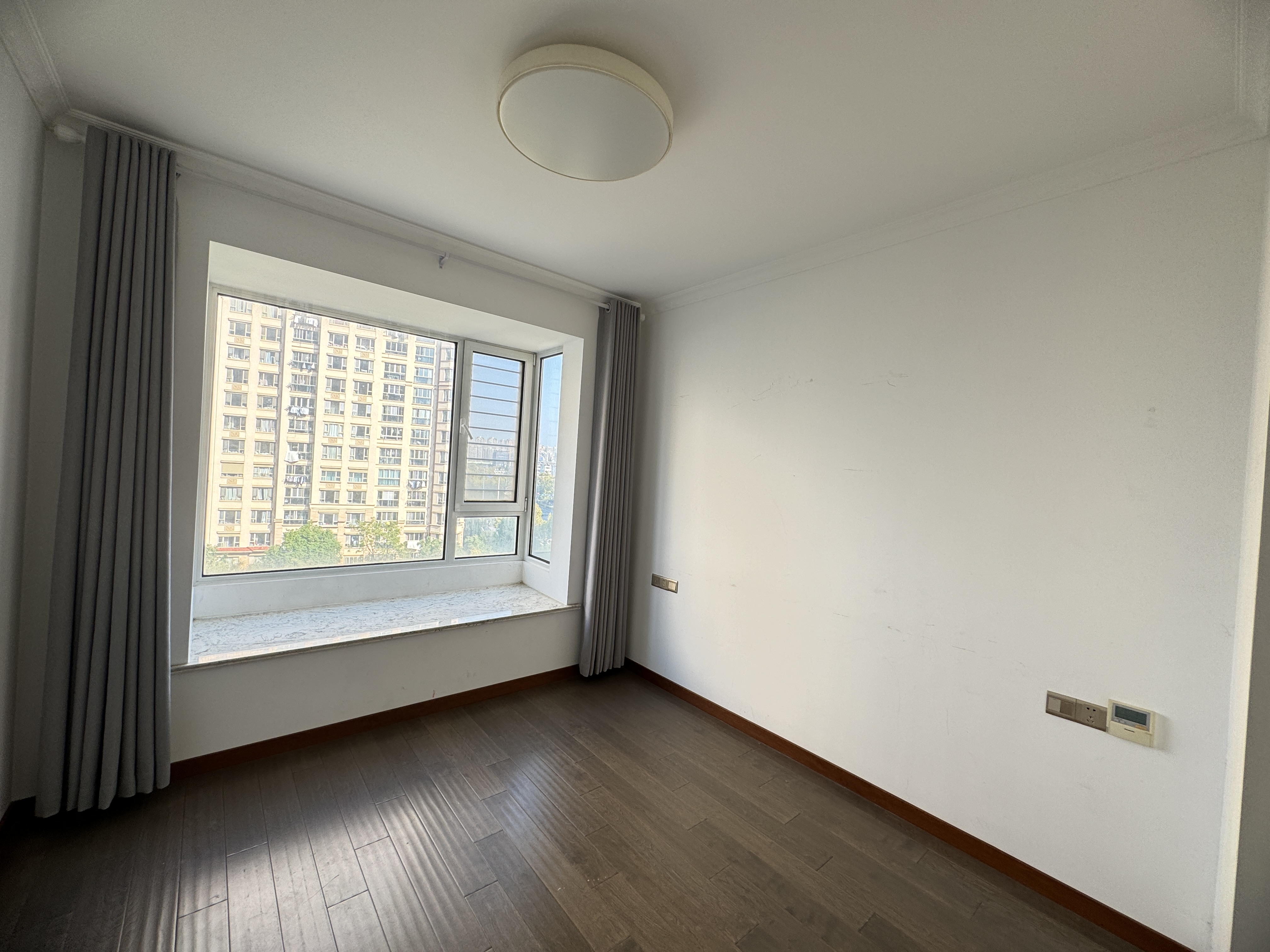 中南世纪花城三期 4室2厅2卫 165m&sup2;