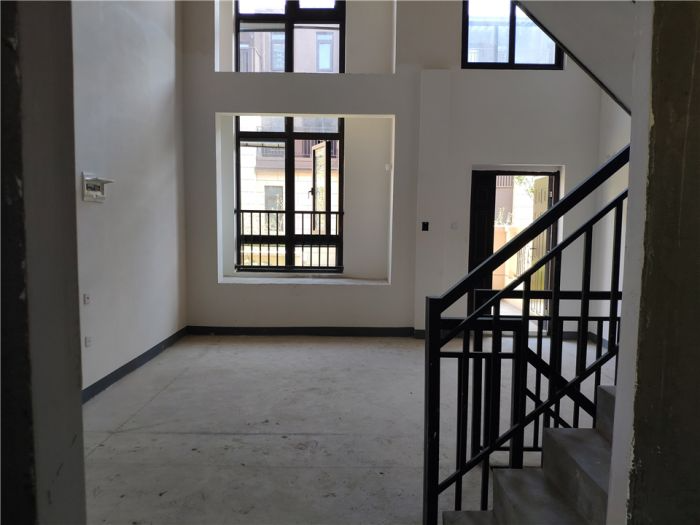 绿地新里城 4室2厅2卫 103m&sup2;
