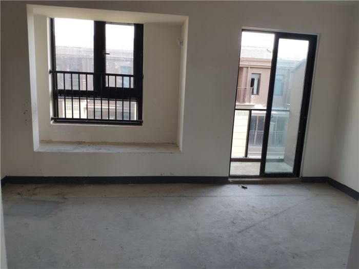 绿地新里城 4室2厅2卫 103m&sup2;