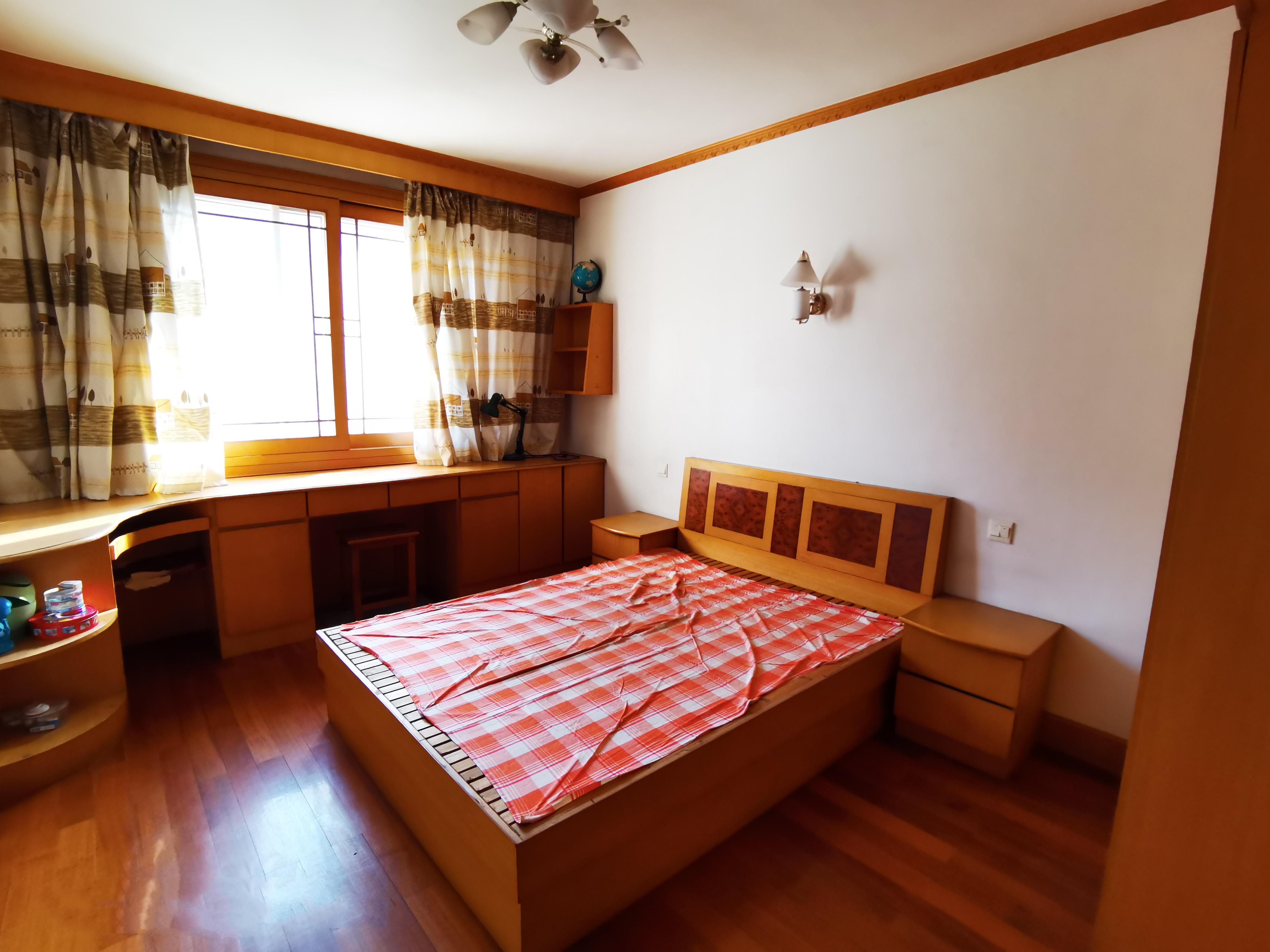 和兴花苑 3室2厅2卫 131m&sup2;