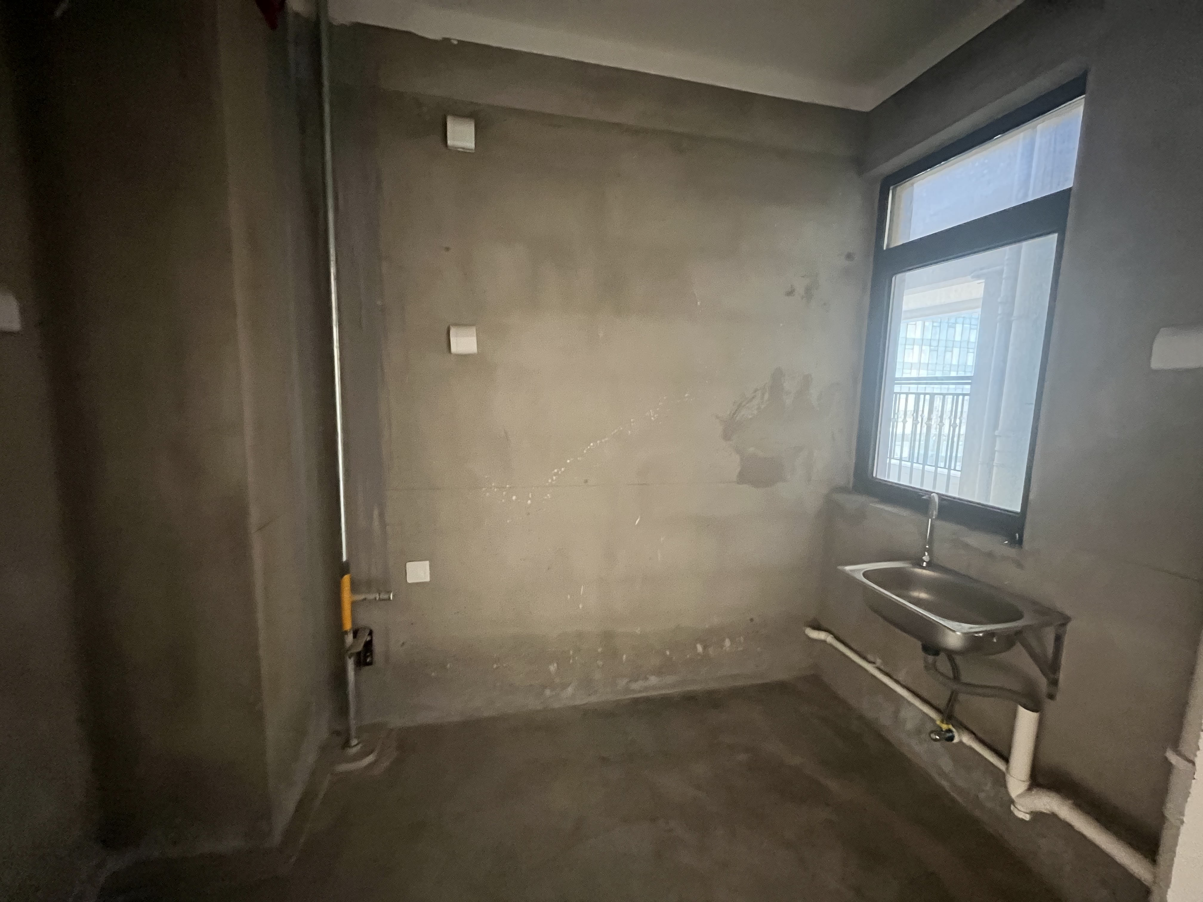 翠园 3室2厅1卫 107m&sup2;