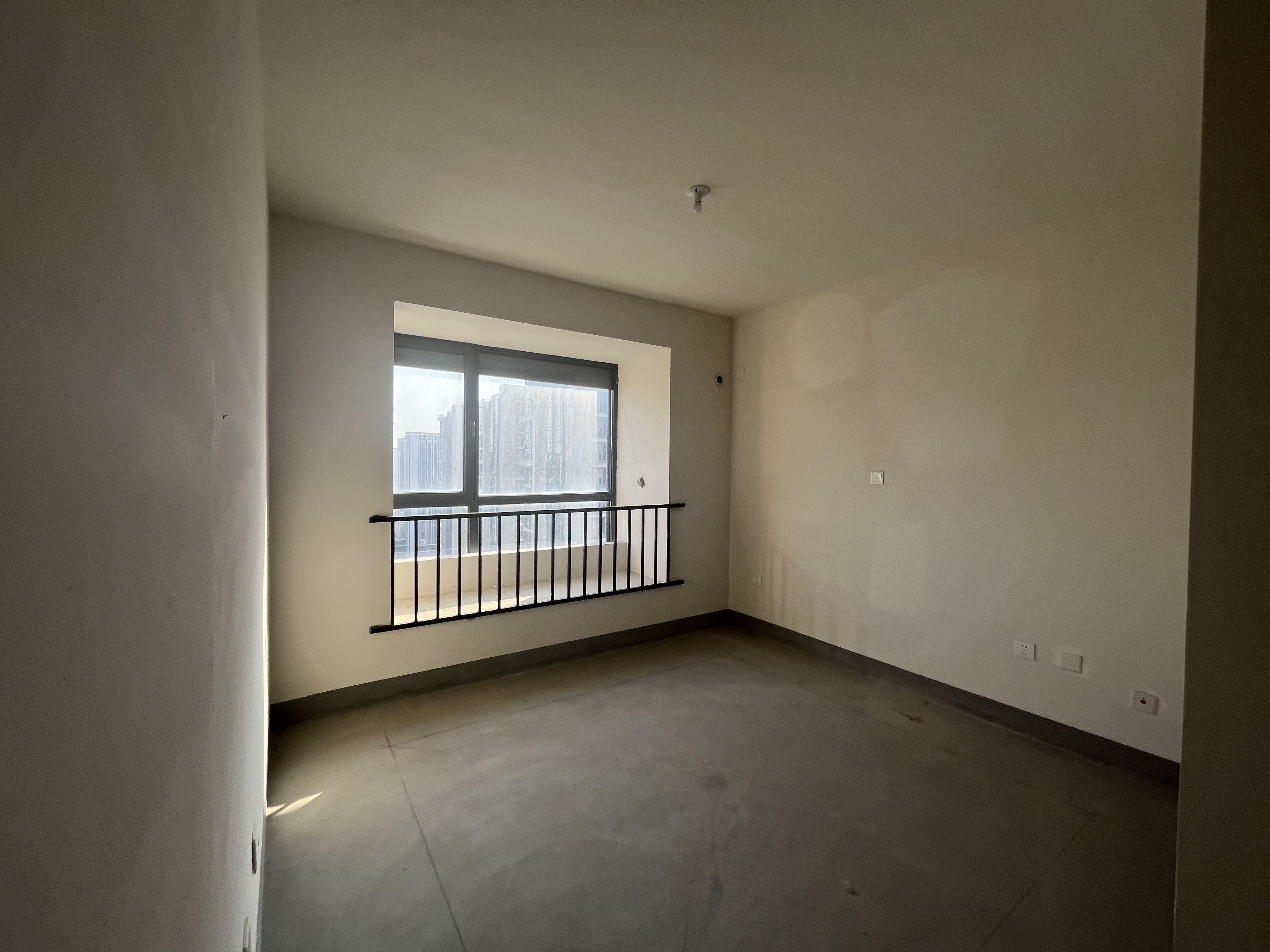 翠园 3室2厅1卫 107m&sup2;