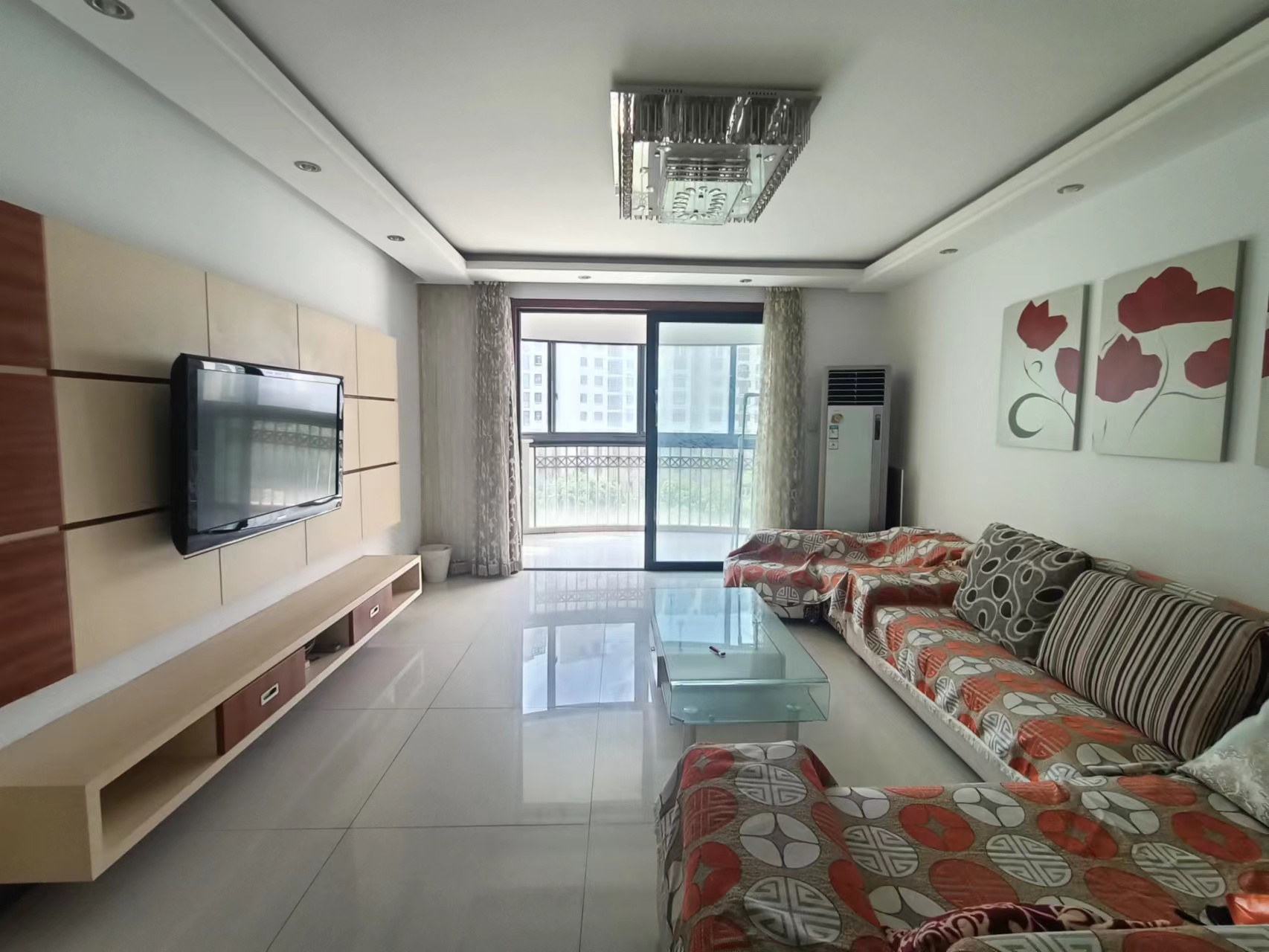 高迪晶城 3室2厅2卫 158m&sup2;
