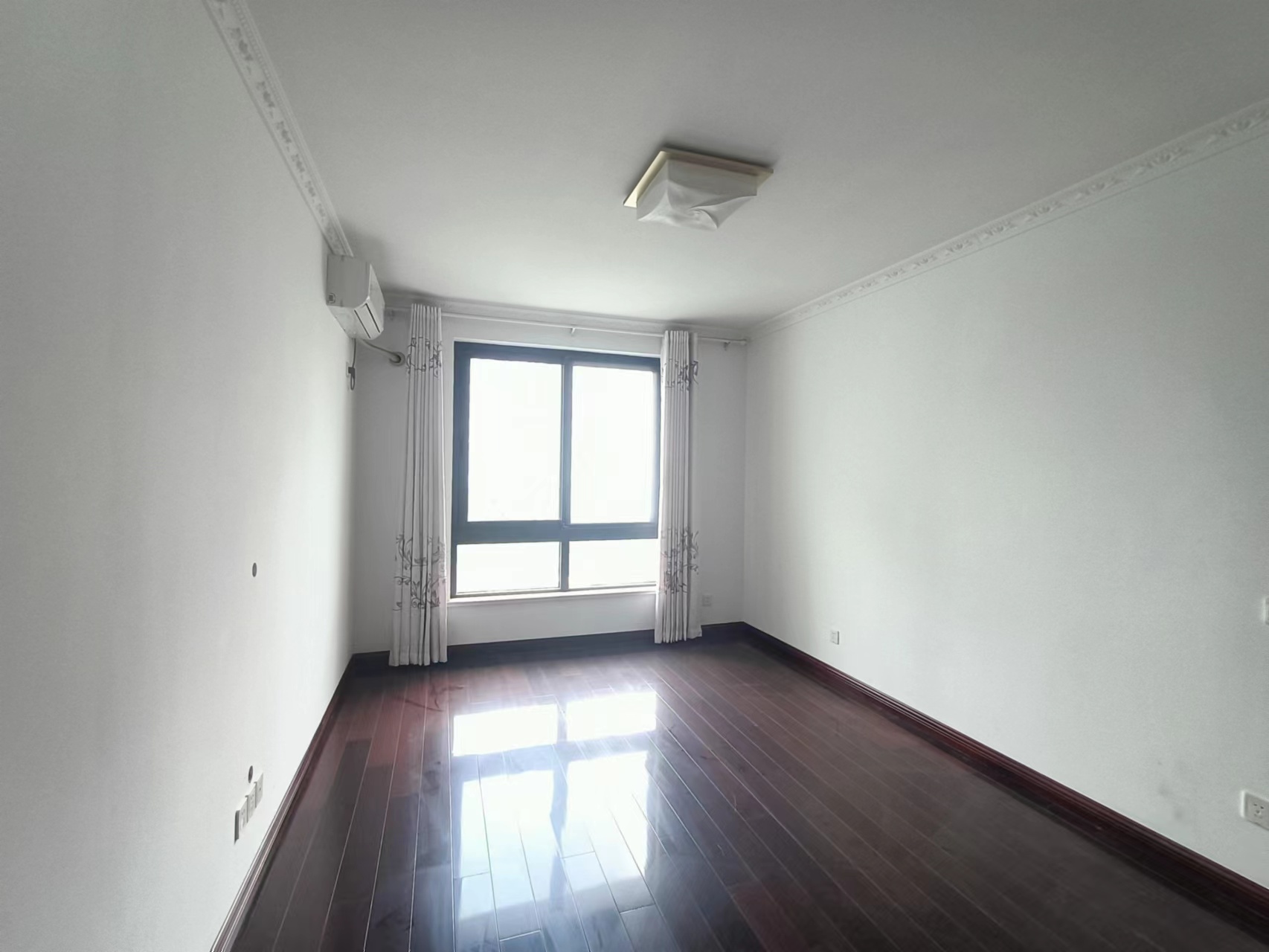 高迪晶城 3室2厅2卫 158m&sup2;