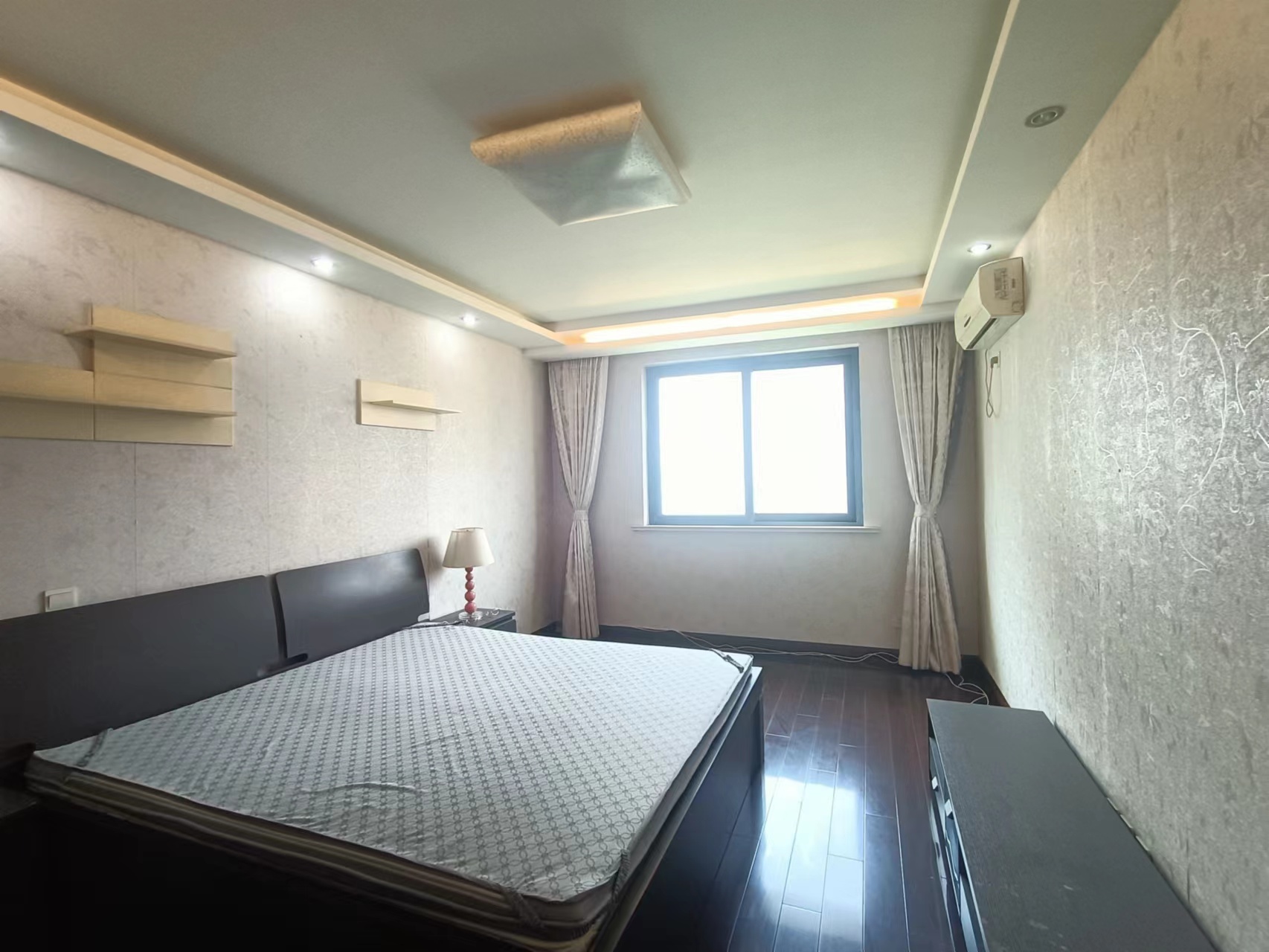 高迪晶城 3室2厅2卫 158m&sup2;