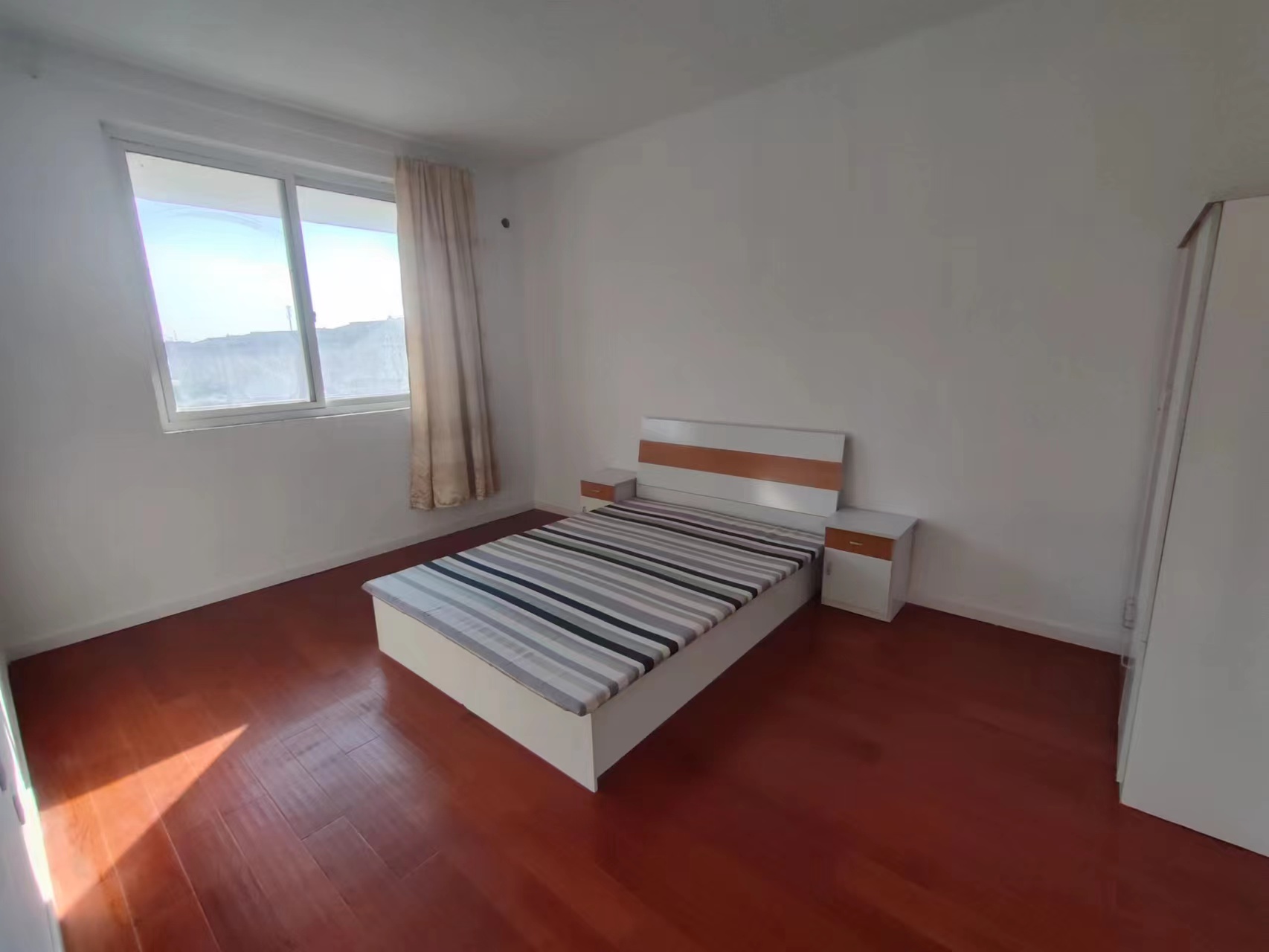 泰山公寓 7室2厅2卫 145m&sup2;