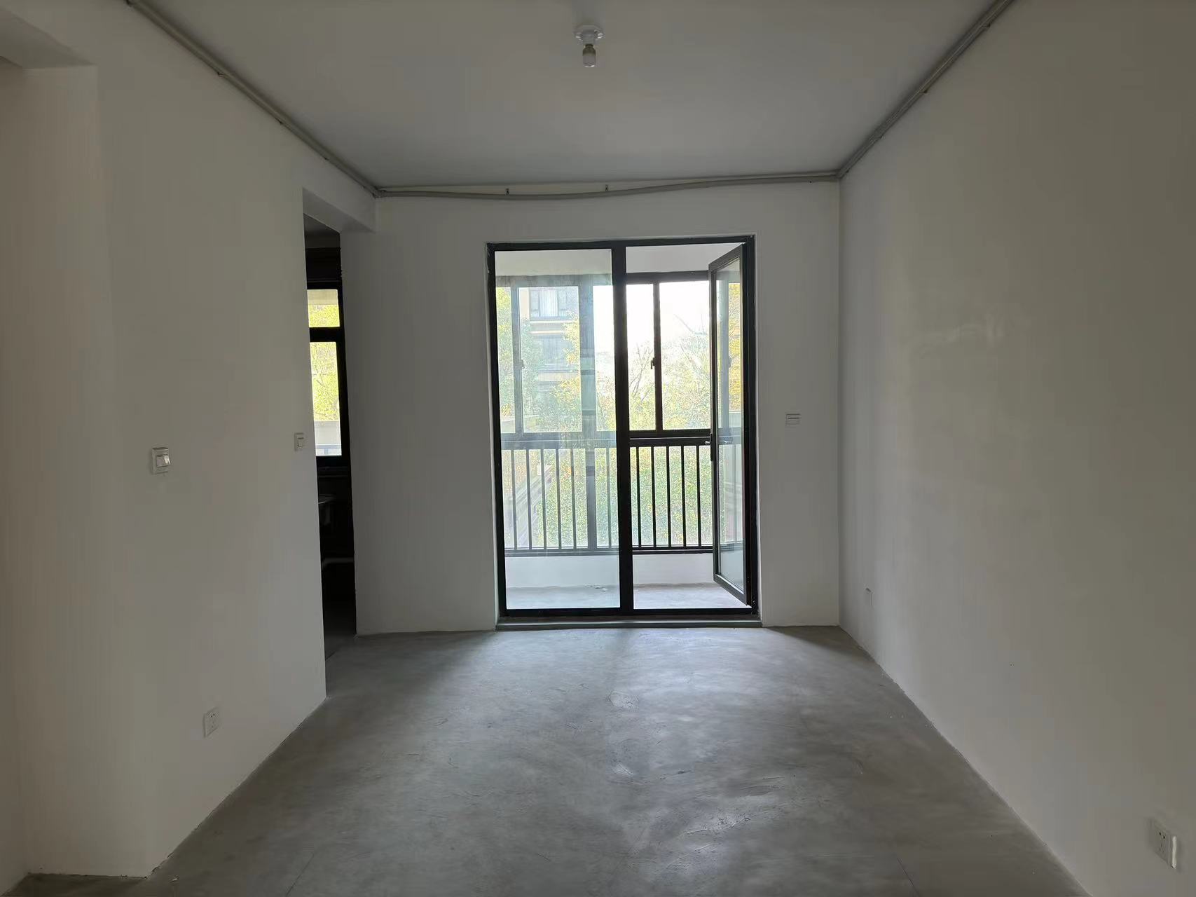 万濠山庄 4室2厅2卫 166m²