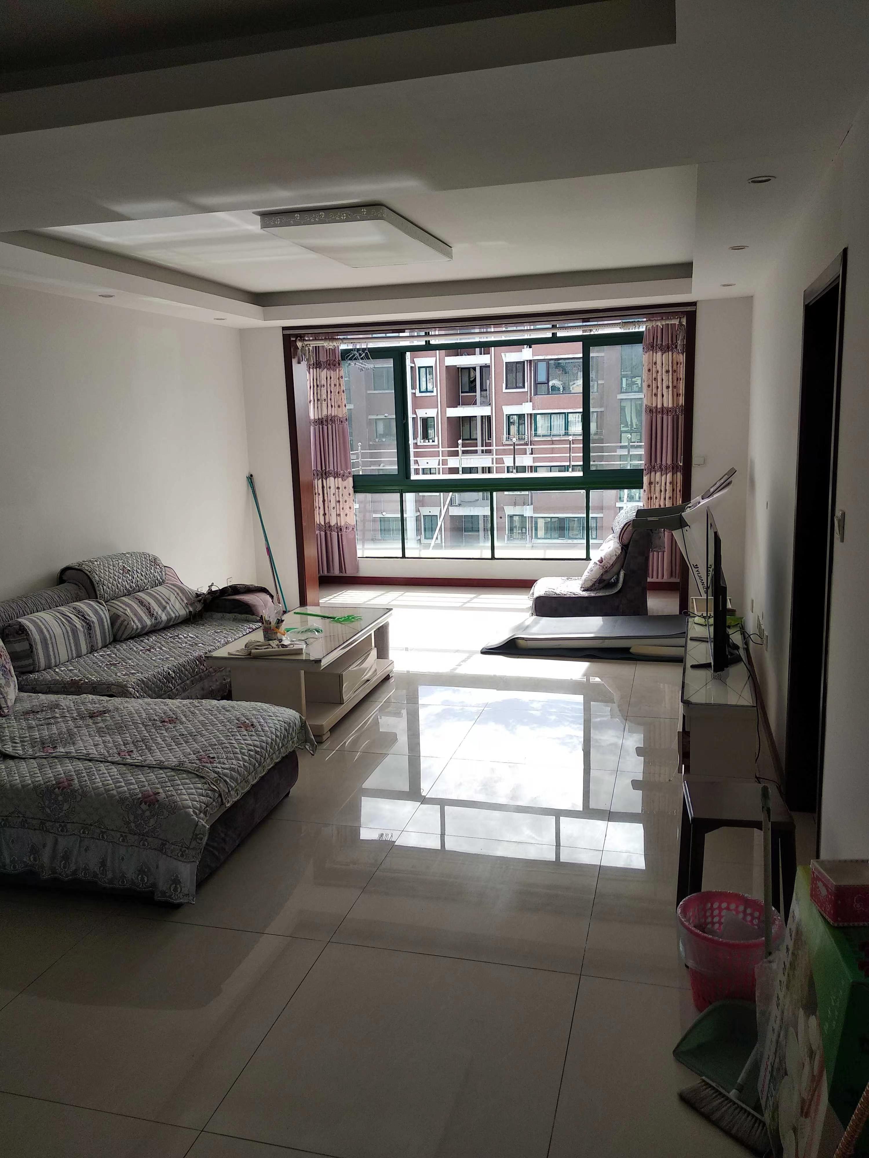 春天花园 3室2厅1卫 130m&sup2;