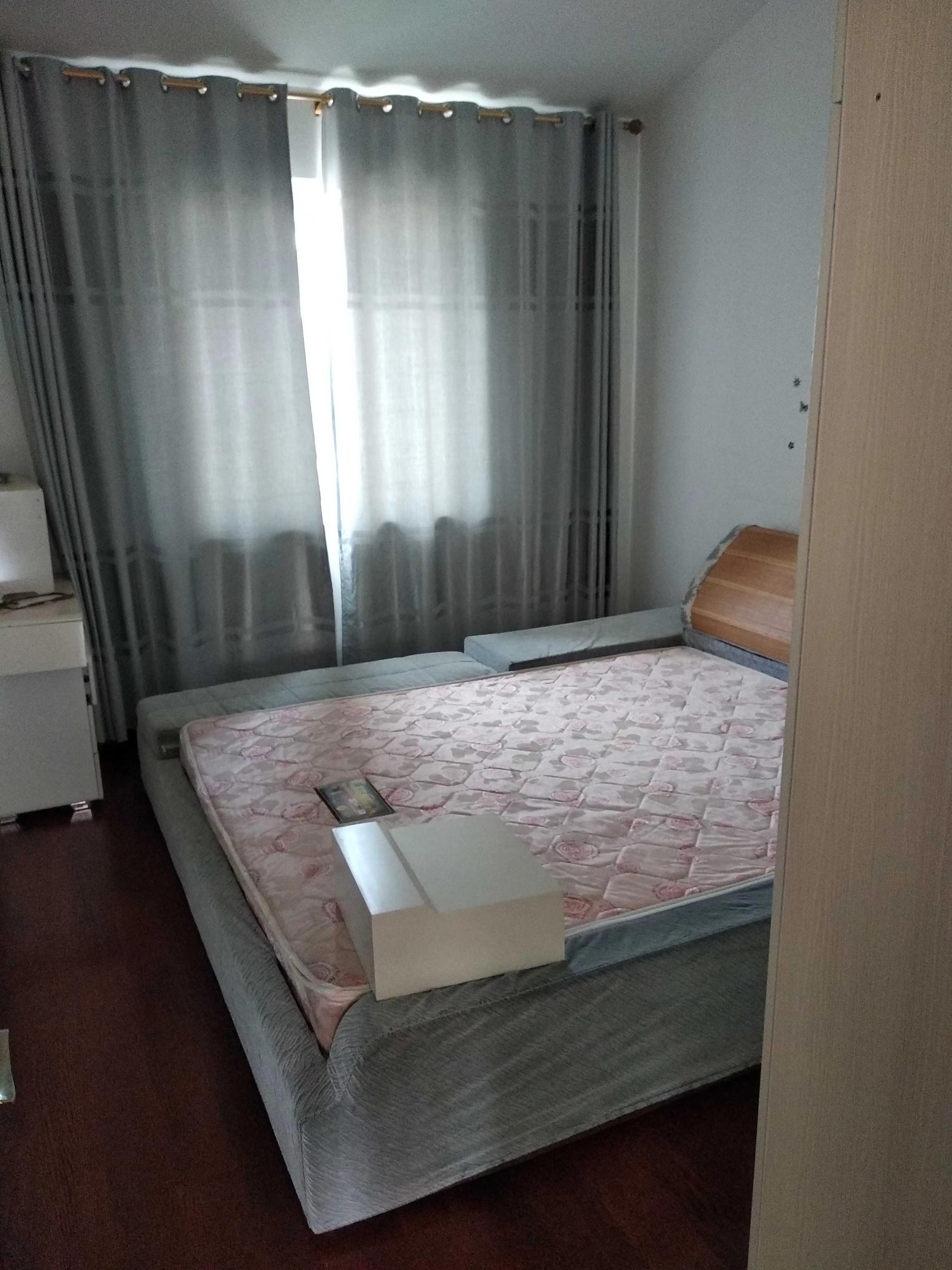 春天花园 3室2厅1卫 130m&sup2;