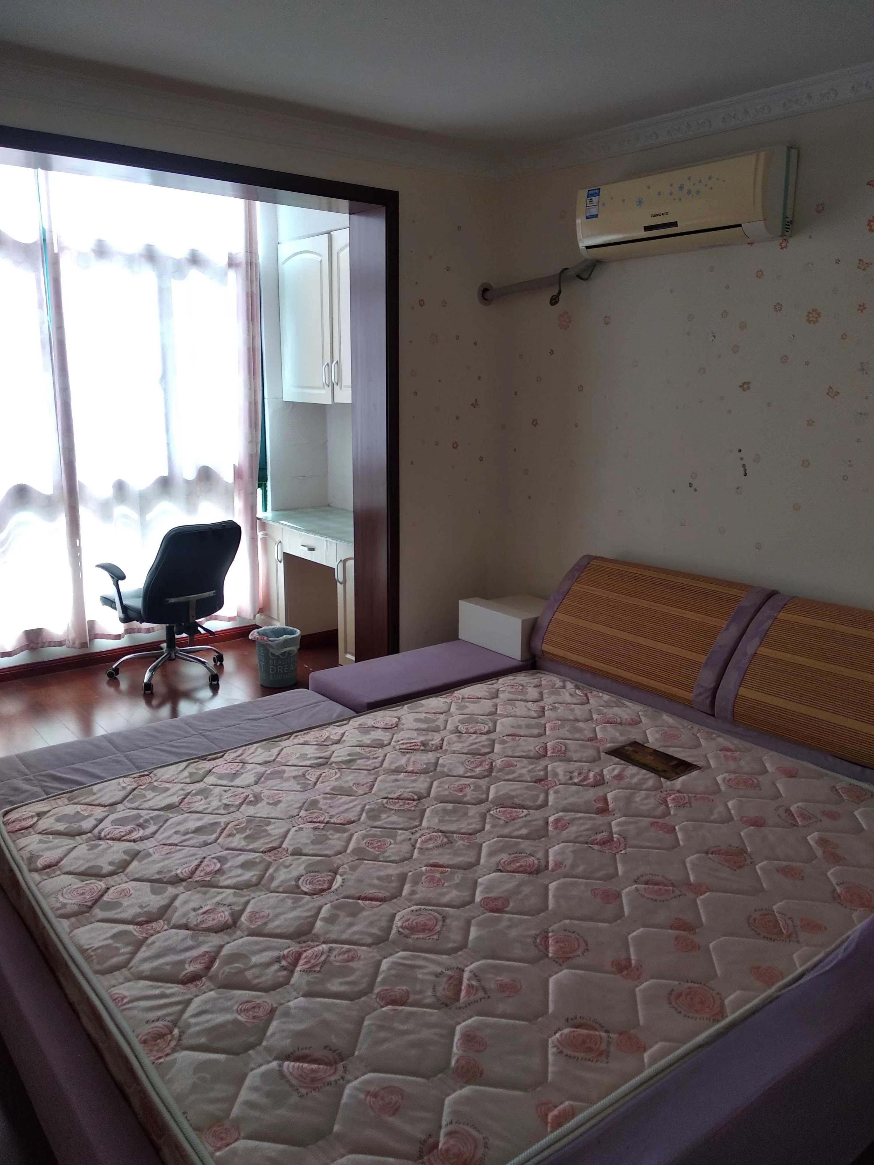 春天花园 3室2厅1卫 130m&sup2;
