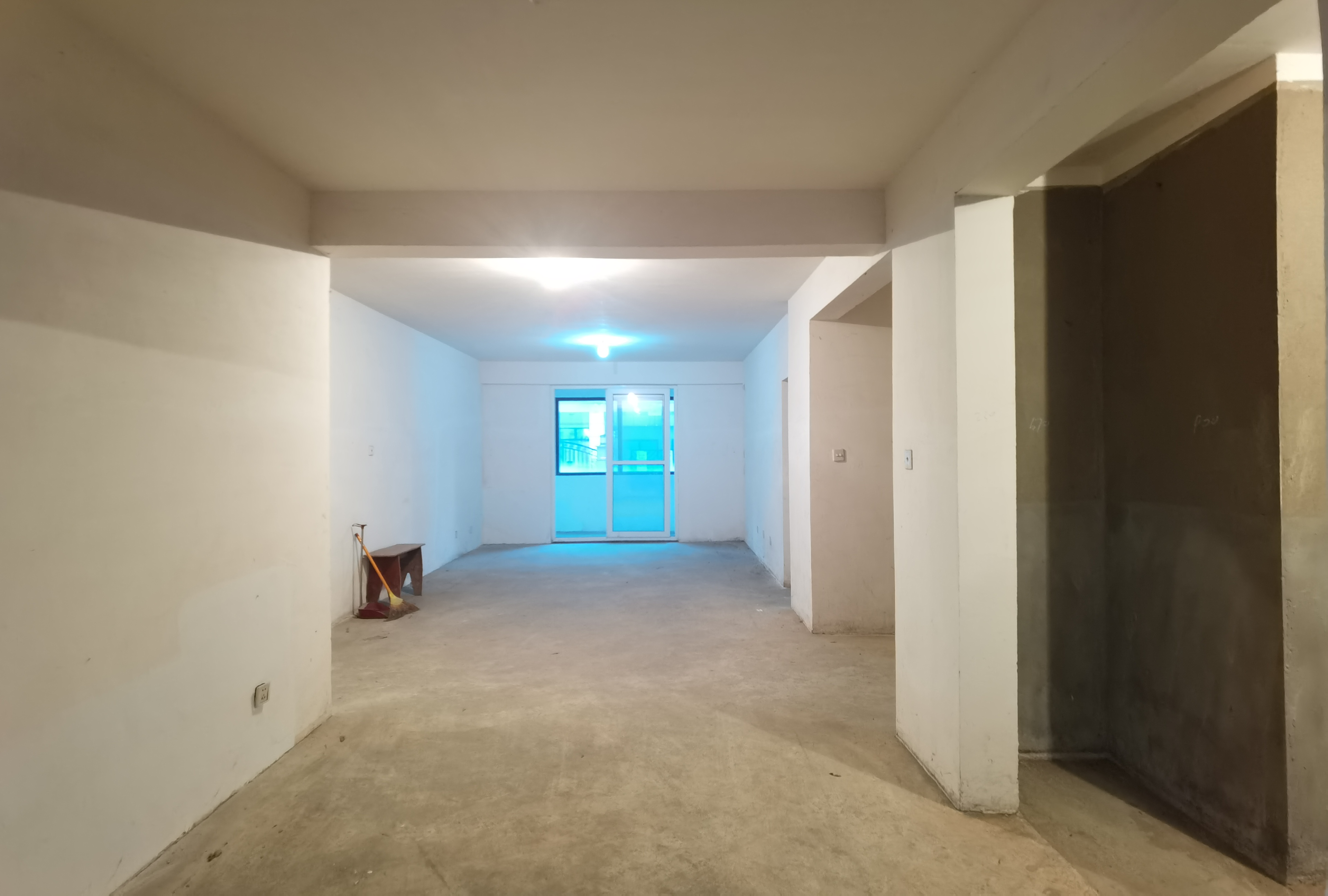 中港城皇家公寓 4室2厅2卫 142.00m&sup2;