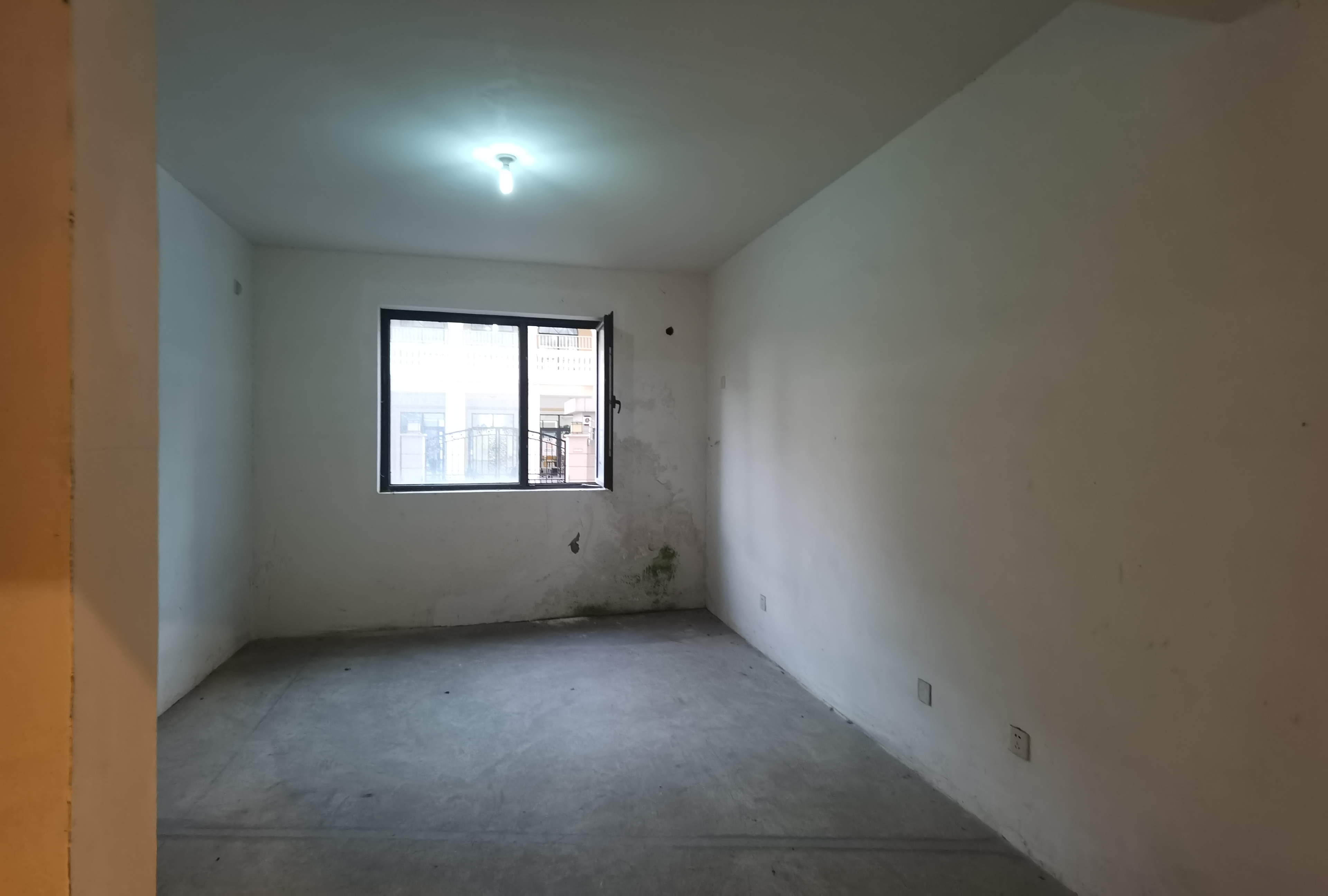 中港城皇家公寓 4室2厅2卫 142.00m&sup2;