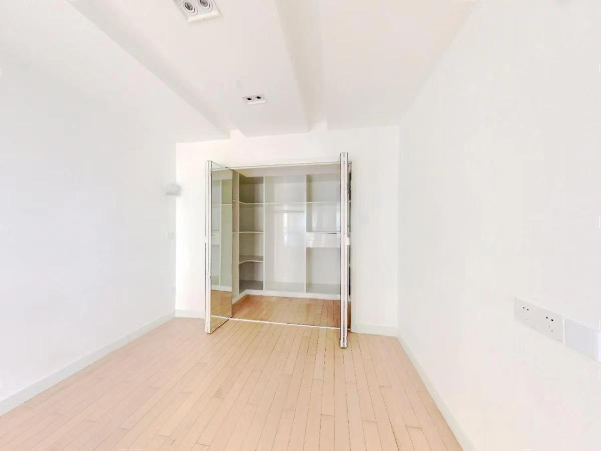 王府大厦 2室2厅1卫 122m&sup2;