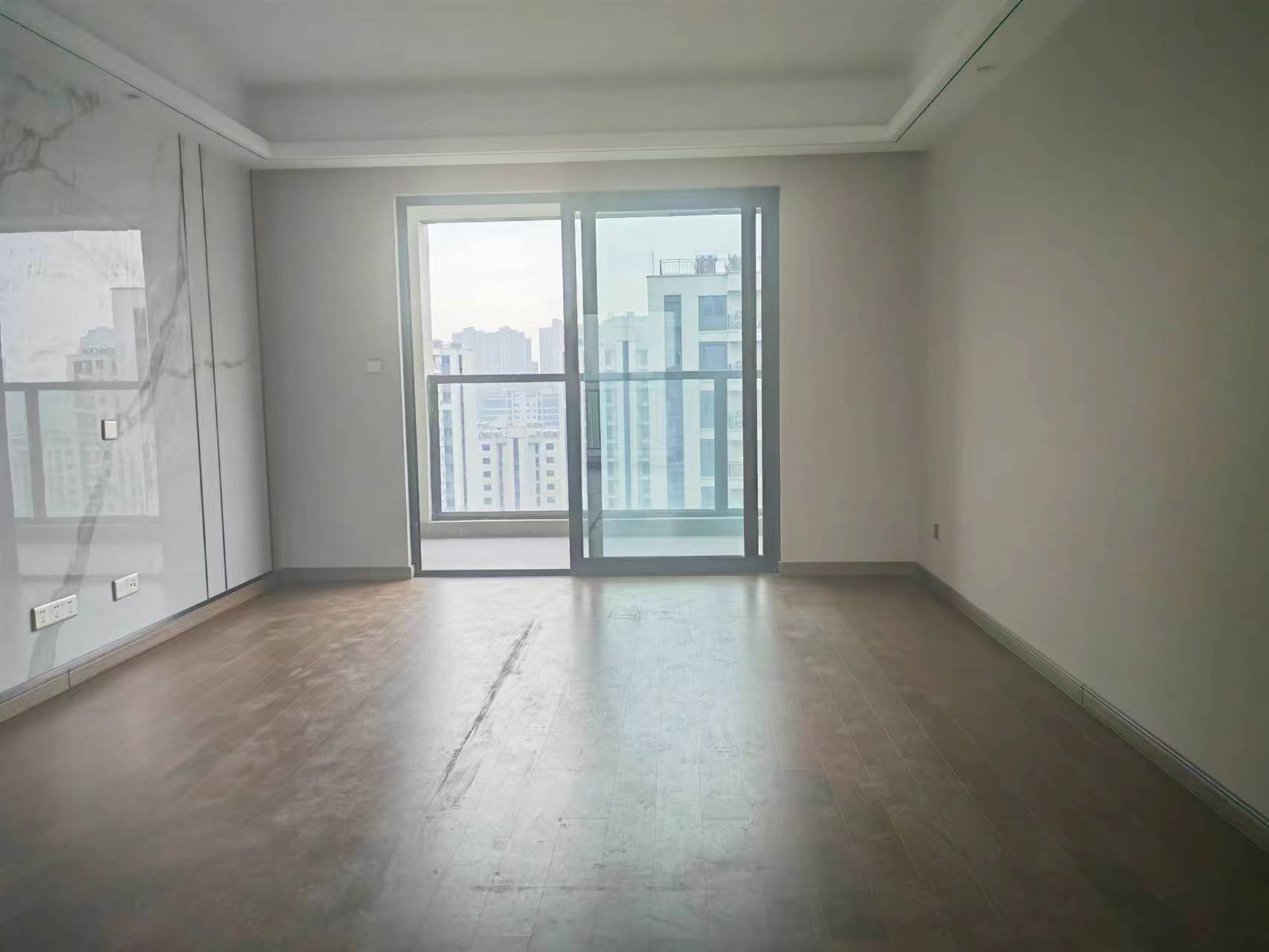 中海翠湖溪岸 4室2厅2卫 142m²