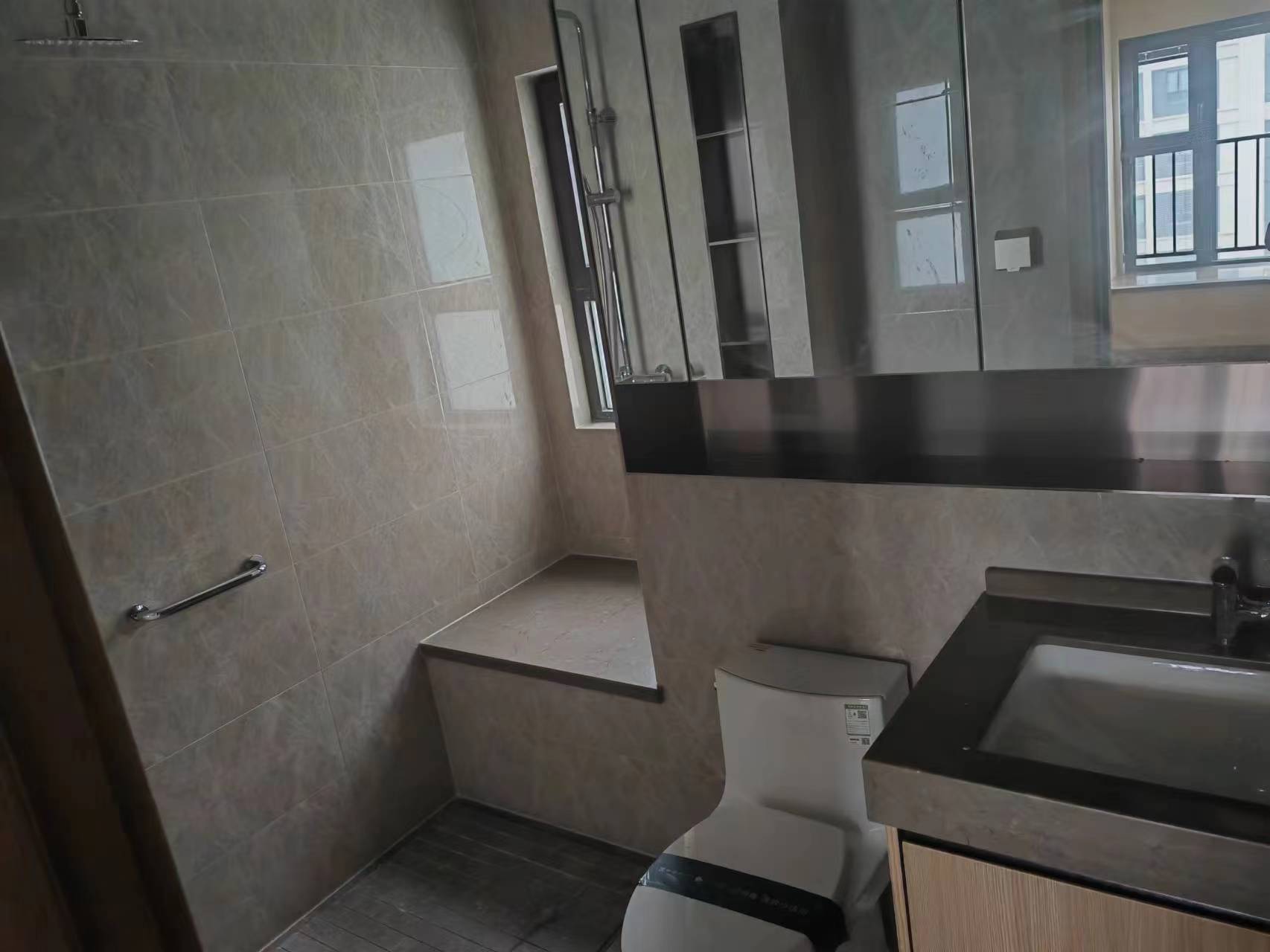 中海翠湖溪岸 4室2厅2卫 143.49m&sup2;