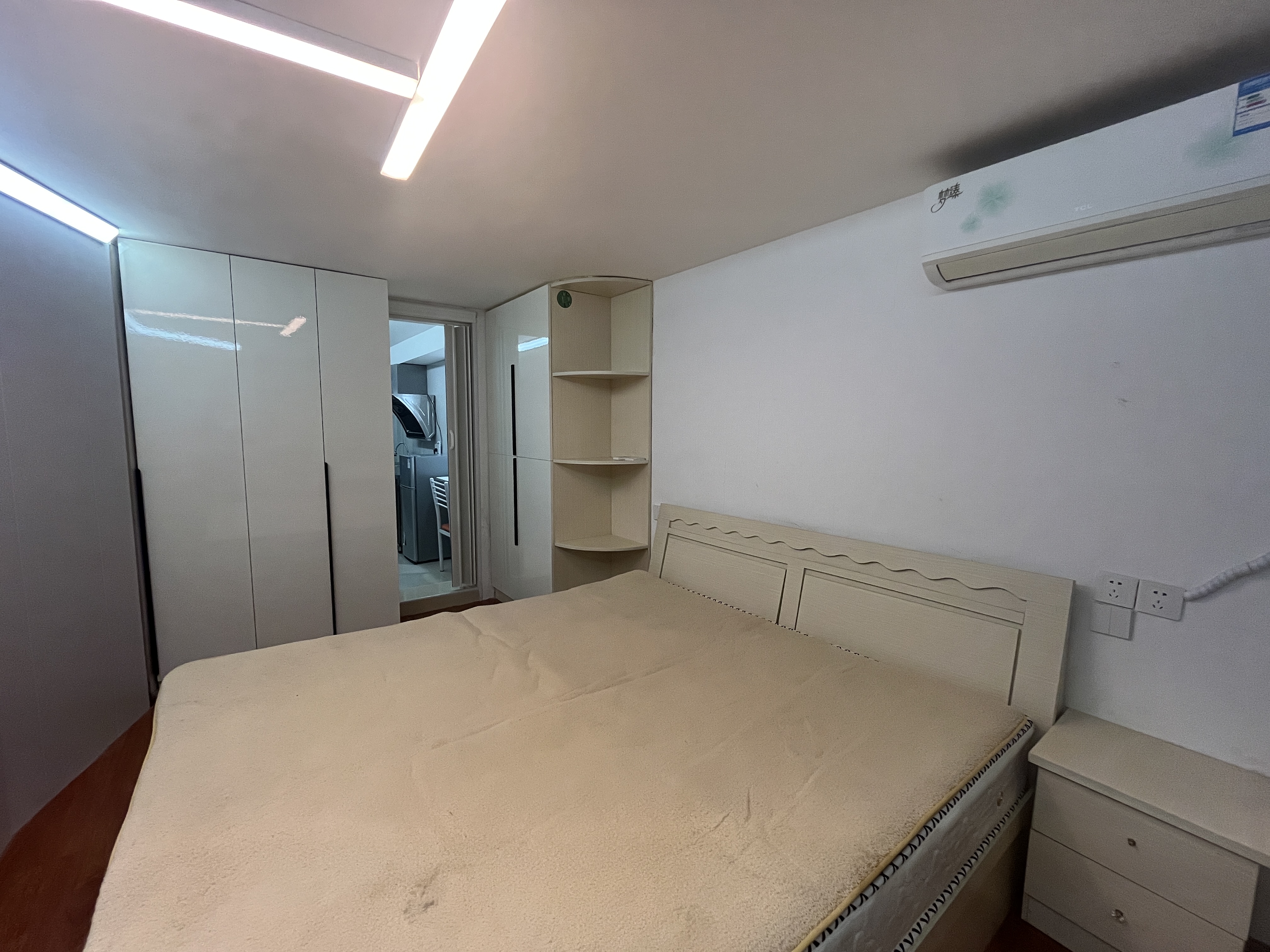 金贸公寓 1室1厅1卫 72m&sup2;