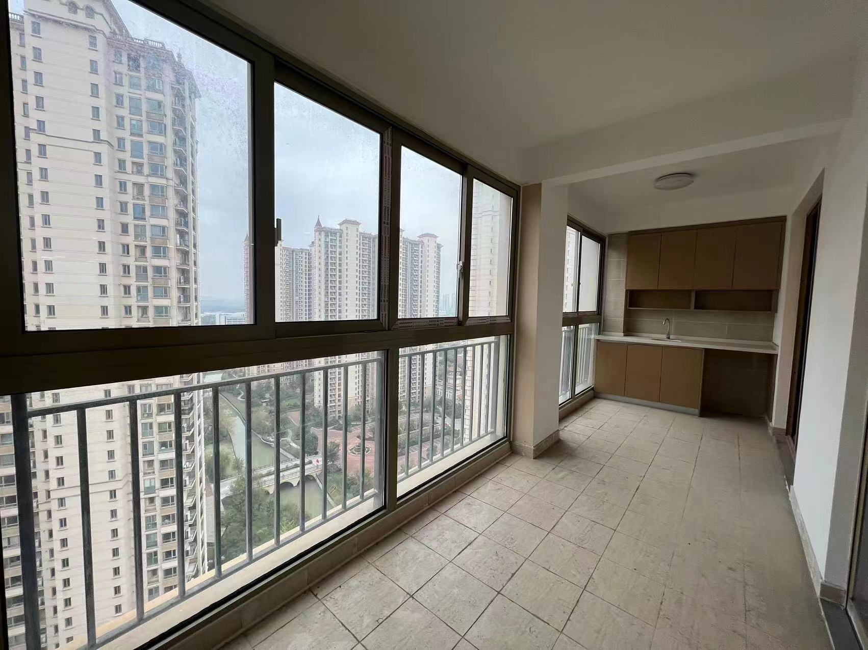 中南世纪花城三期 3室2厅2卫 137.23m&sup2;