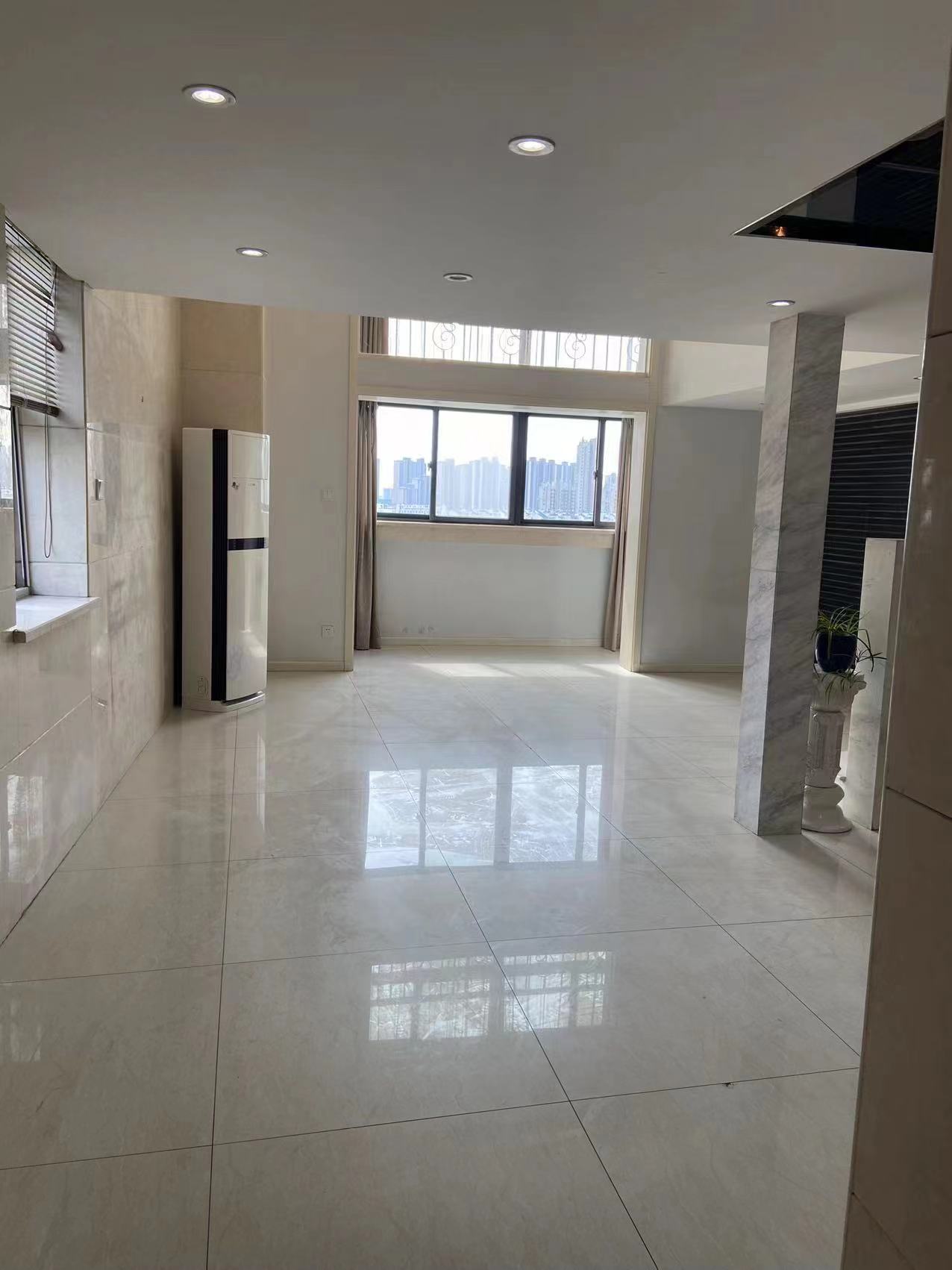 金海岸国际广场 1室厅卫 108m&sup2;