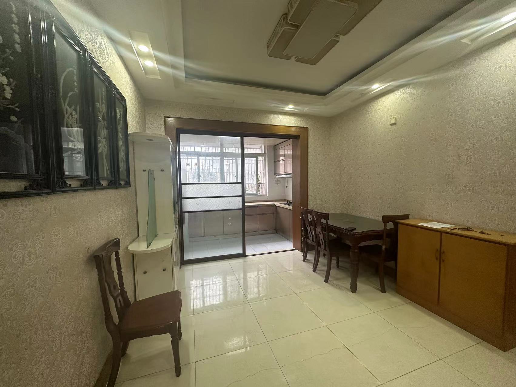 银河公寓 3室2厅1卫 97.00m²