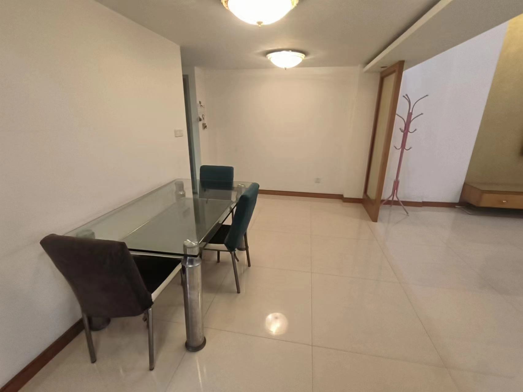 鸿运大厦 3室1厅2卫 120m&sup2;