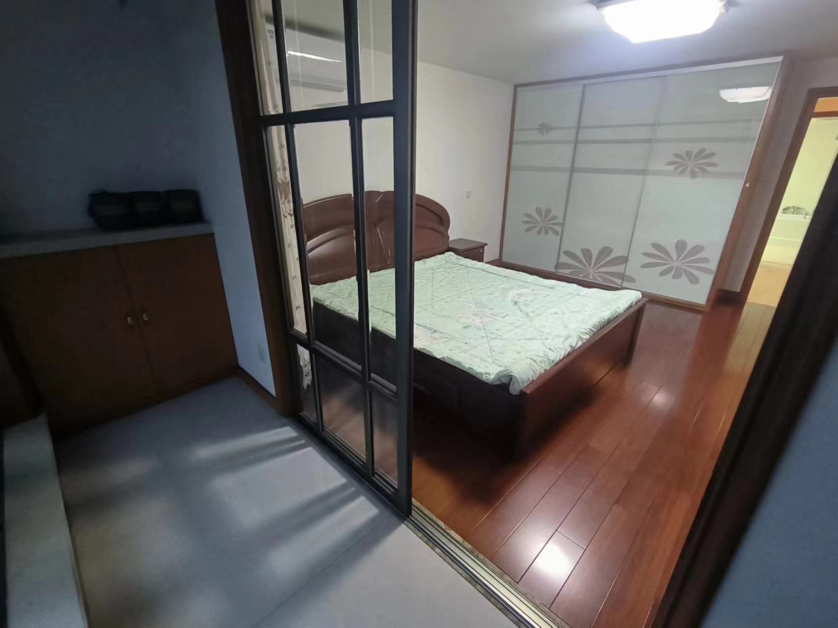 鸿运大厦 3室1厅2卫 120m&sup2;